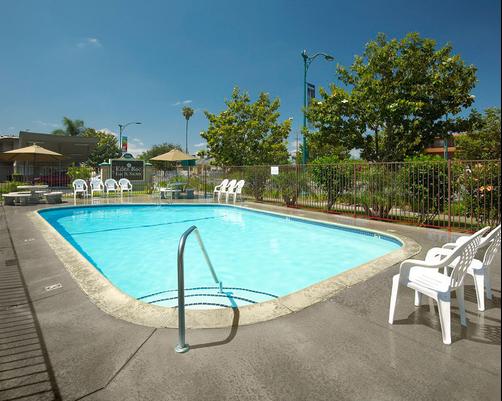 Eden Roc Inn & Suites - Anaheim - Pool