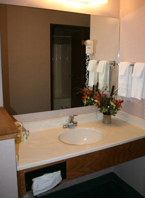 Allington Inn and Suites - South Fork - Bathroom