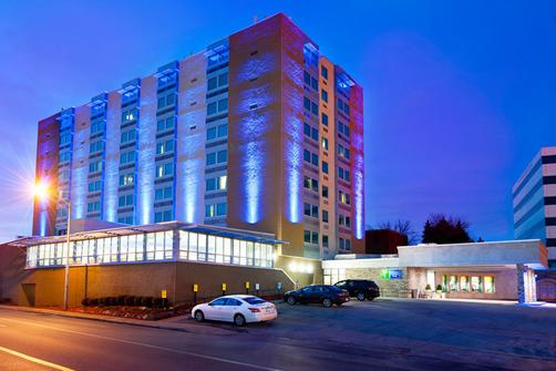 Holiday Inn Express & Suites Pittsburgh West - Greentree - Pittsburgh - Building