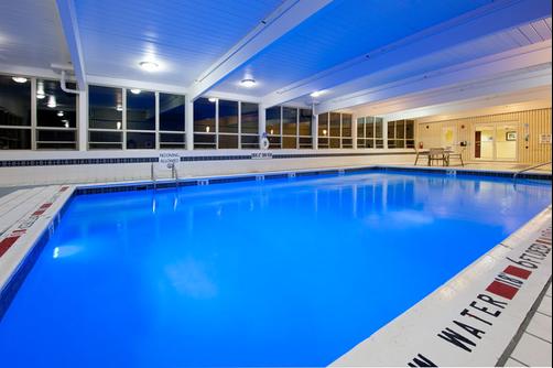 Holiday Inn Express & Suites Pittsburgh West - Greentree - Pittsburgh - Pool