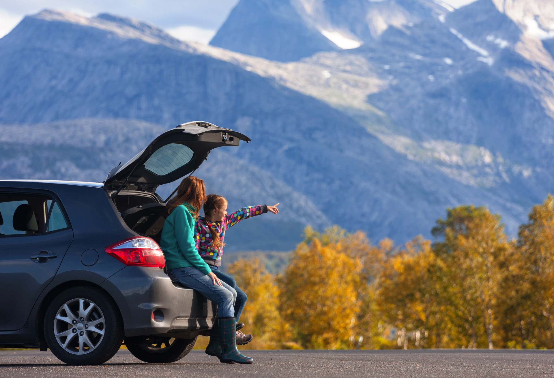 Mom and daughter - tourist girls and mountain views ; Shutterstock ID 229434985; Purpose: Commercial emails; Brand (KAYAK, Momondo, Any): All; Client/Licensee: Carlee Shults