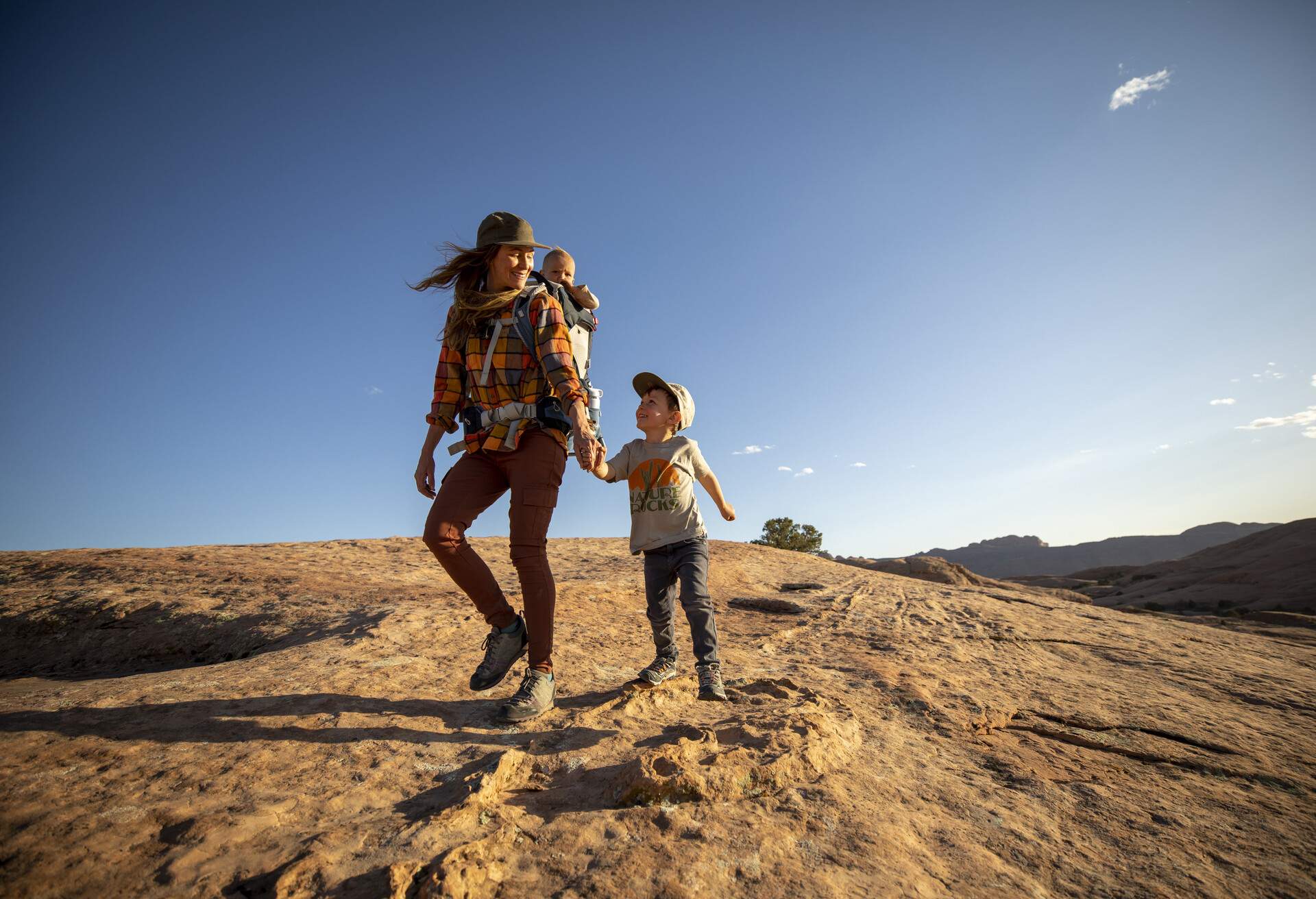dest_usa_utah_moab_theme_family_hiking_mother-children_gettyimages-1317650294_universal_within-usage-period_89131