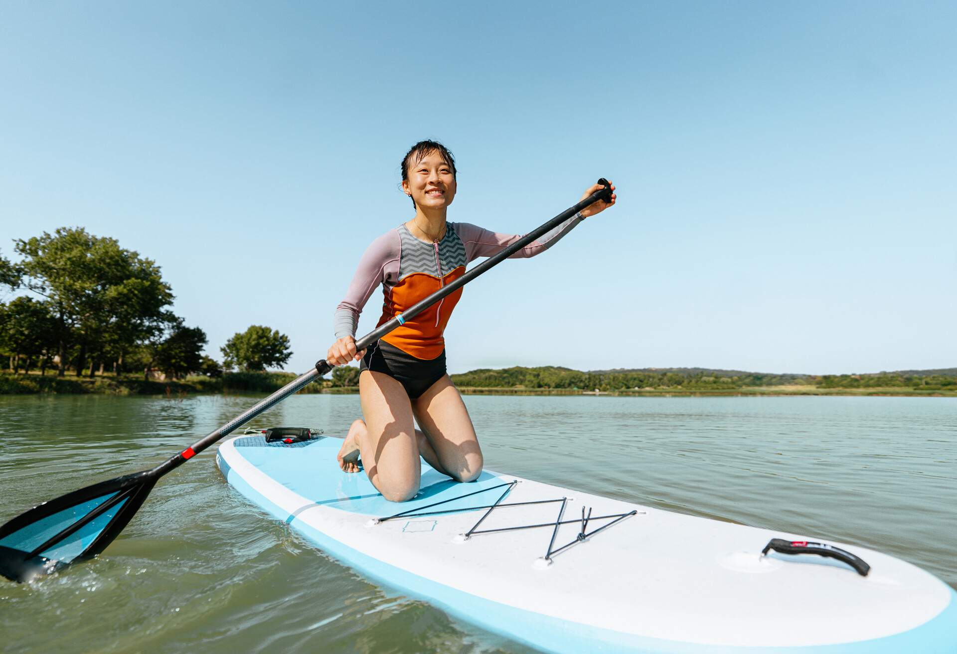 theme_woman_paddle-board_lake_water-gettyimages-1336079602_universal_within-usage-period_101240