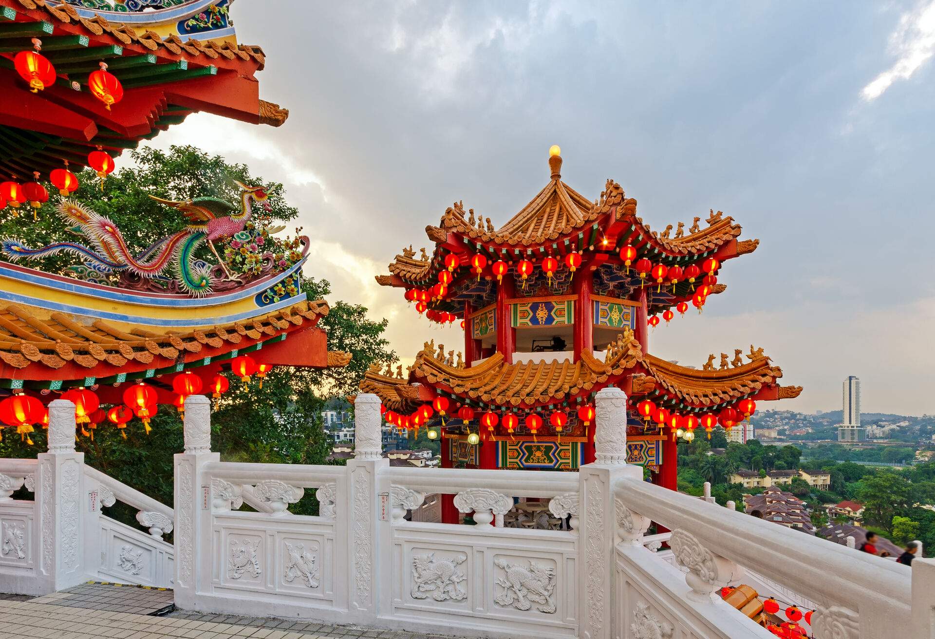 dest_malaysia_kuala-lumpur_thean-hou-temple_gettyimages-1092673680_universal_within-usage-period_40972