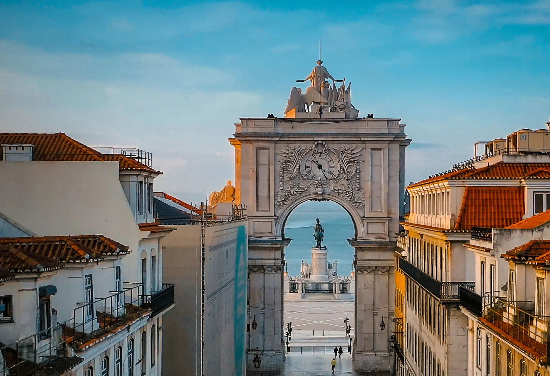dest_lisbon_portugal_gettyimages-1900755156_universal_within-usage-period_1015111