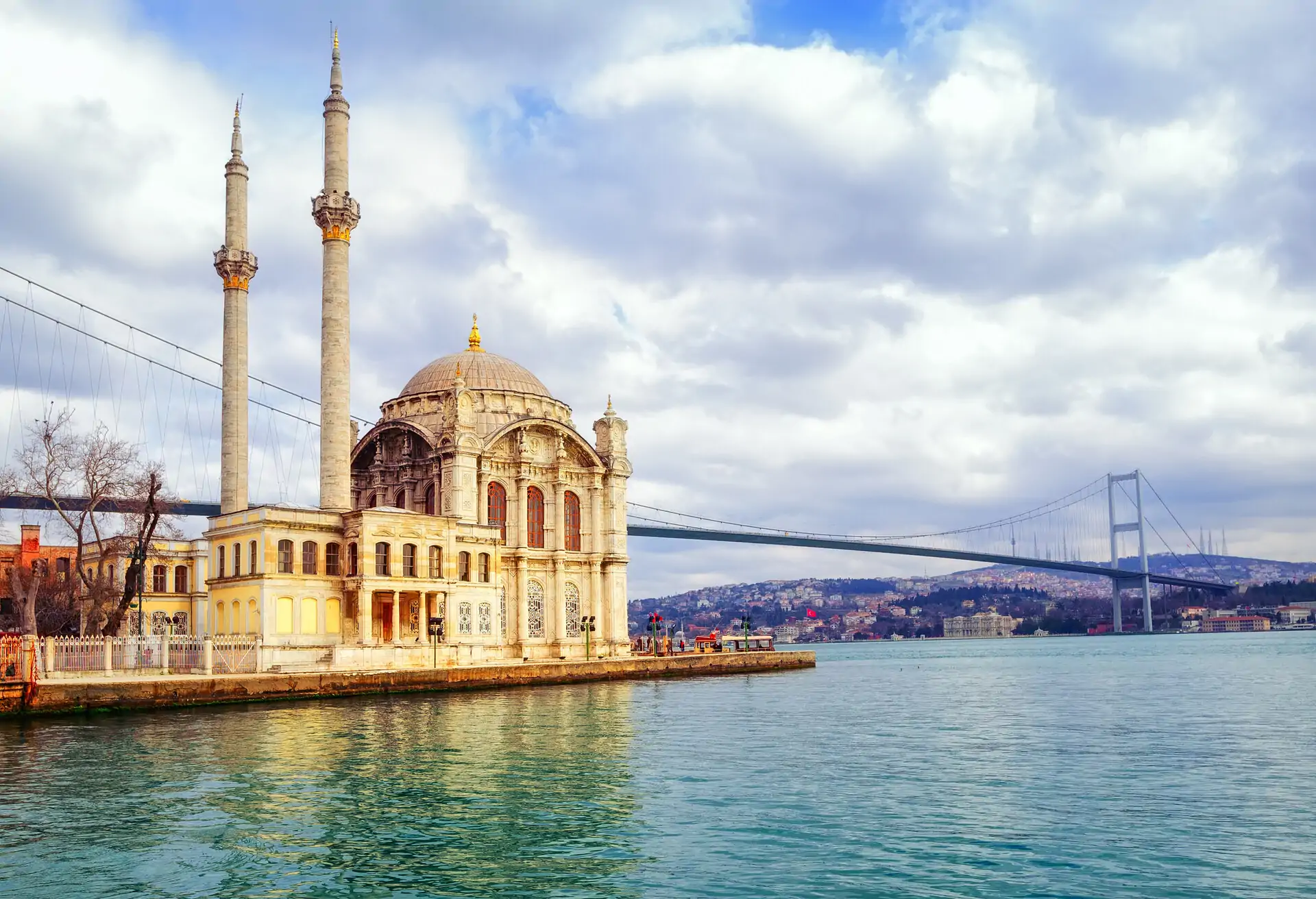 dest_turkey_istanbul_ortakoy-mosque_bosphorus-bridge_gettyimages-629163426_universal_within-usage-period_76573