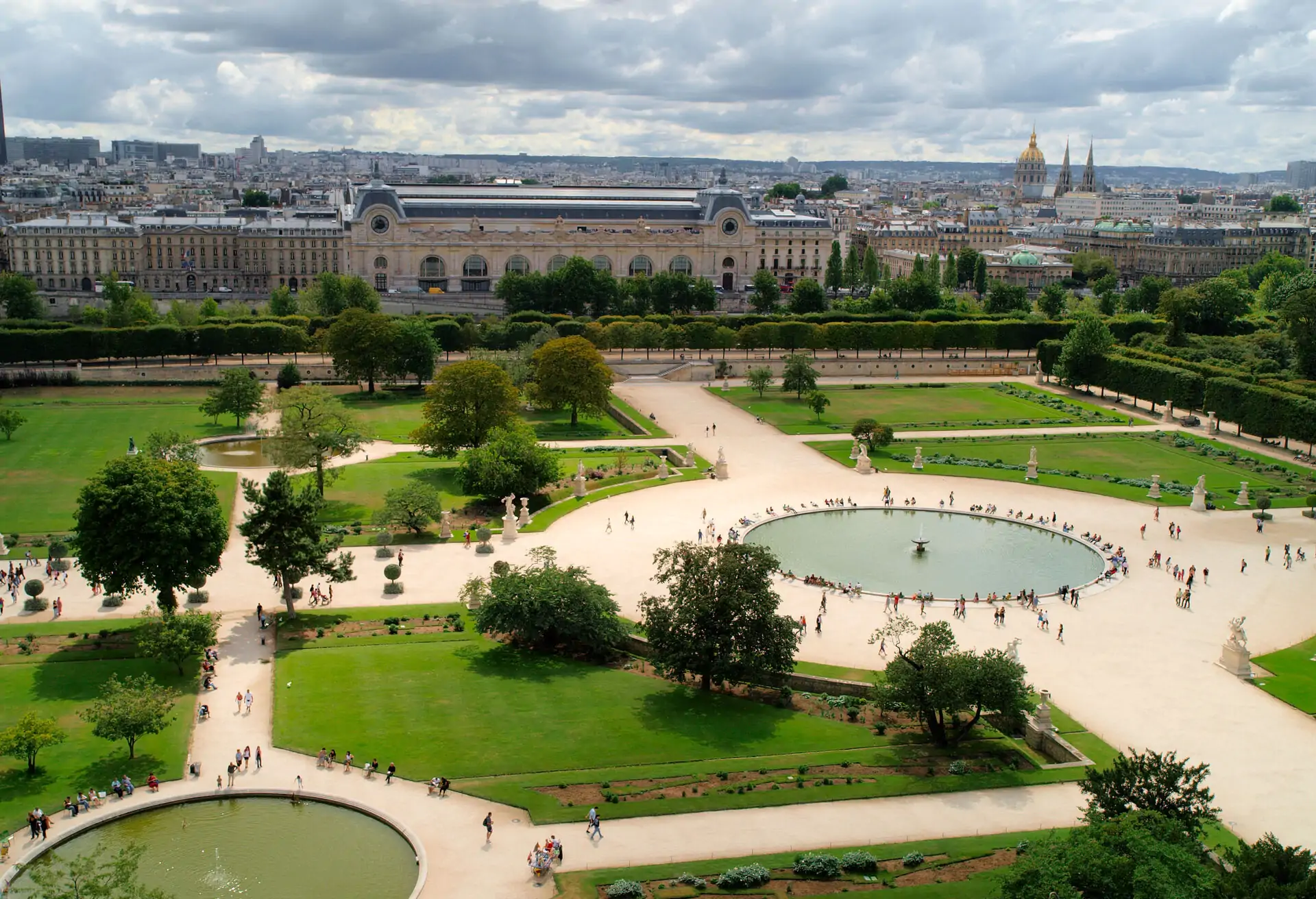 dest_france_paris_louvre_tuileries_gettyimages-152159034_universal_within-usage-period_42262