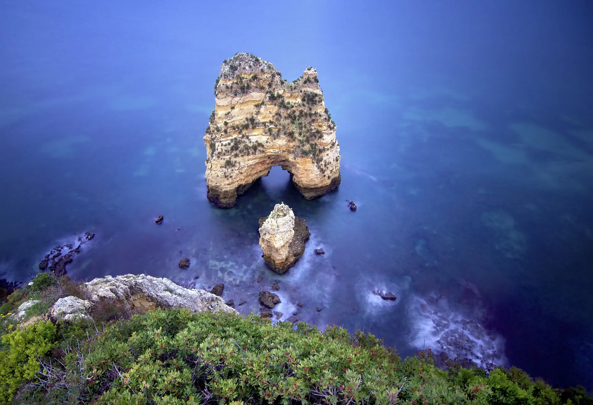 dest_portugal_faro_algarve_gettyimages-499443446_universal_within-usage-period_47873