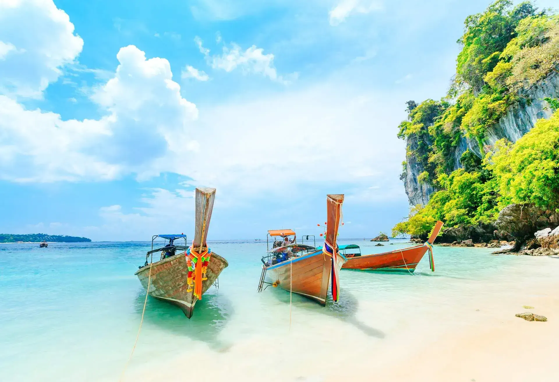 Boats on the Phuket Phi Phi beach in Thailand