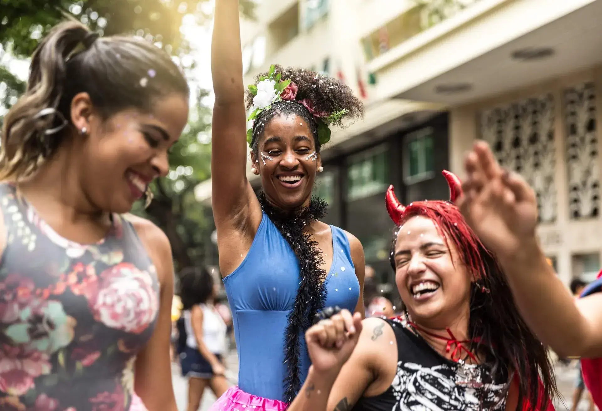 CARNAVAL_FRIENDS_PEOPLE_DANCE_COSTUMES