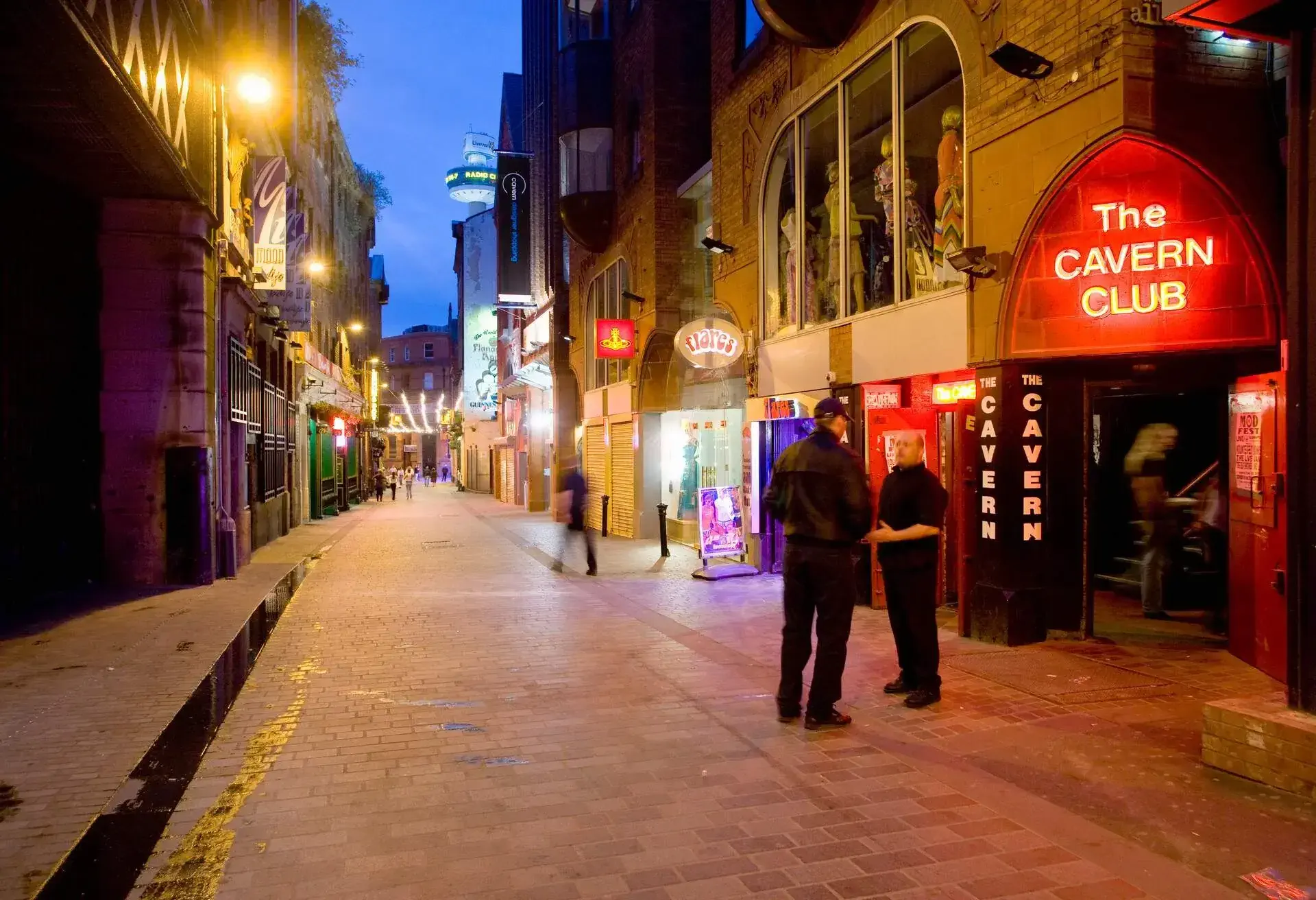 LIVERPOOL_CAVERN_CLUB_NIGHT_PEOPLE
