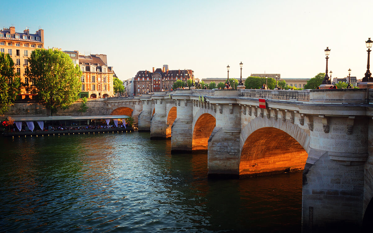 romantic getaways pont neuf paris