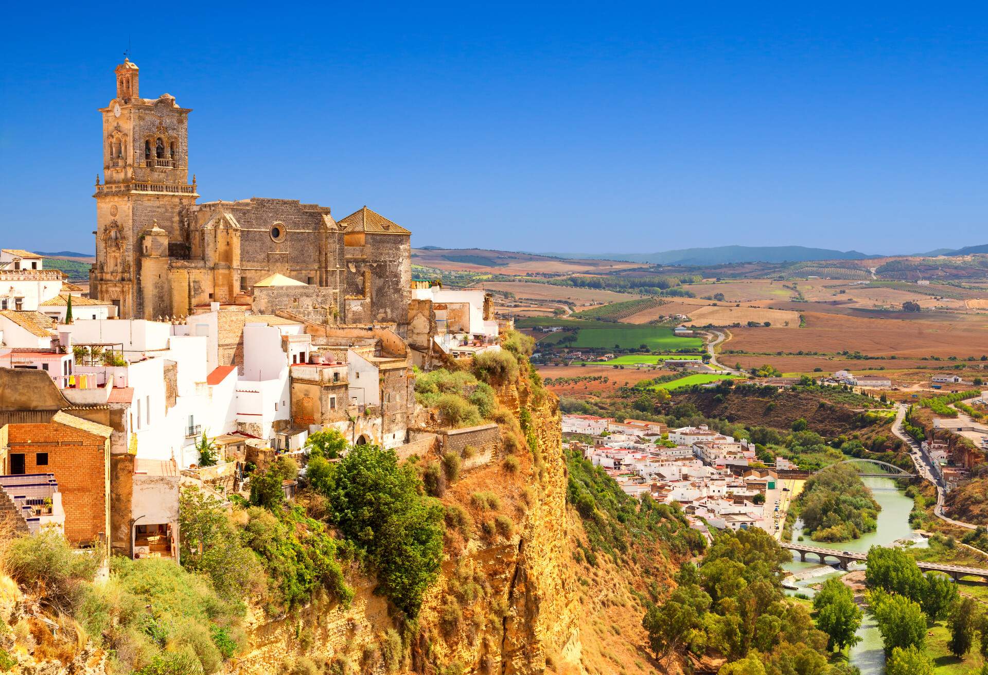 DEST_SPAIN_CADIZ-white town built on a rock along Guadalete river-GettyImages-515373364