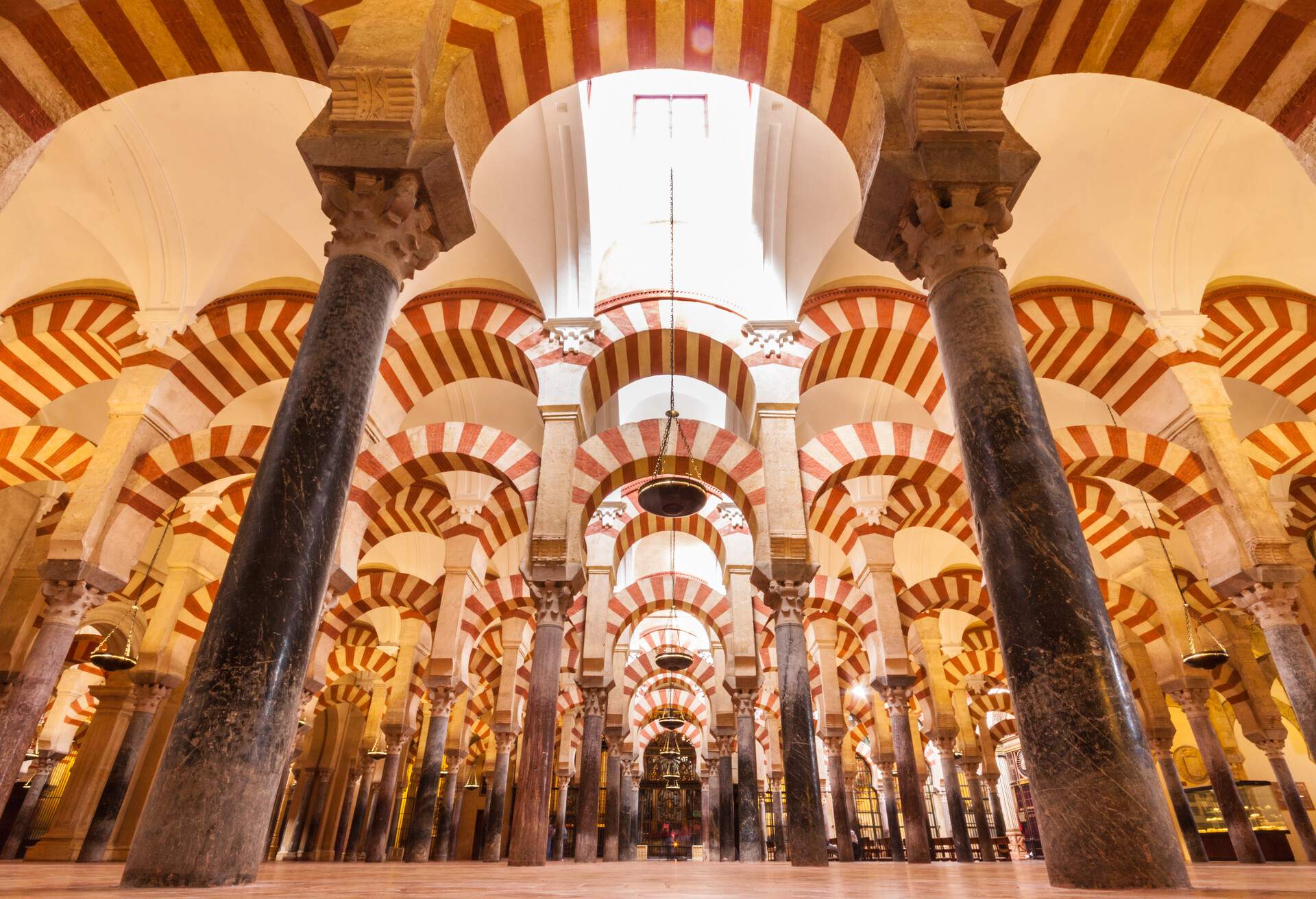 DEST_SPAIN_CORDOBA_CATHEDRAL-FORMER-GREAT-MOSQUE_UNESCO_shutterstock_137864276