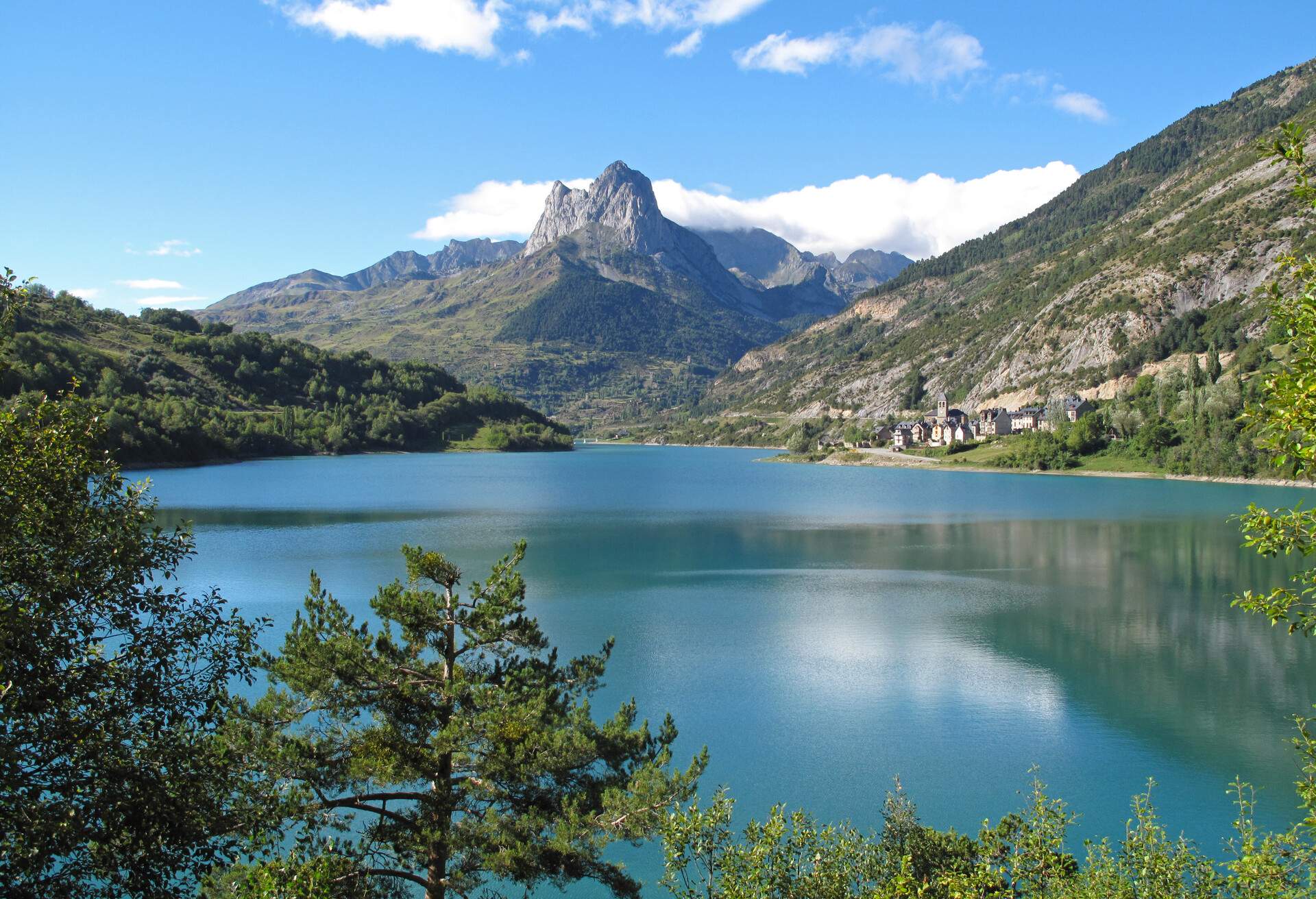 DEST_SPAIN_PYRENEES_LAKE OF LANUZA_LANUZA_GettyImages-506802521