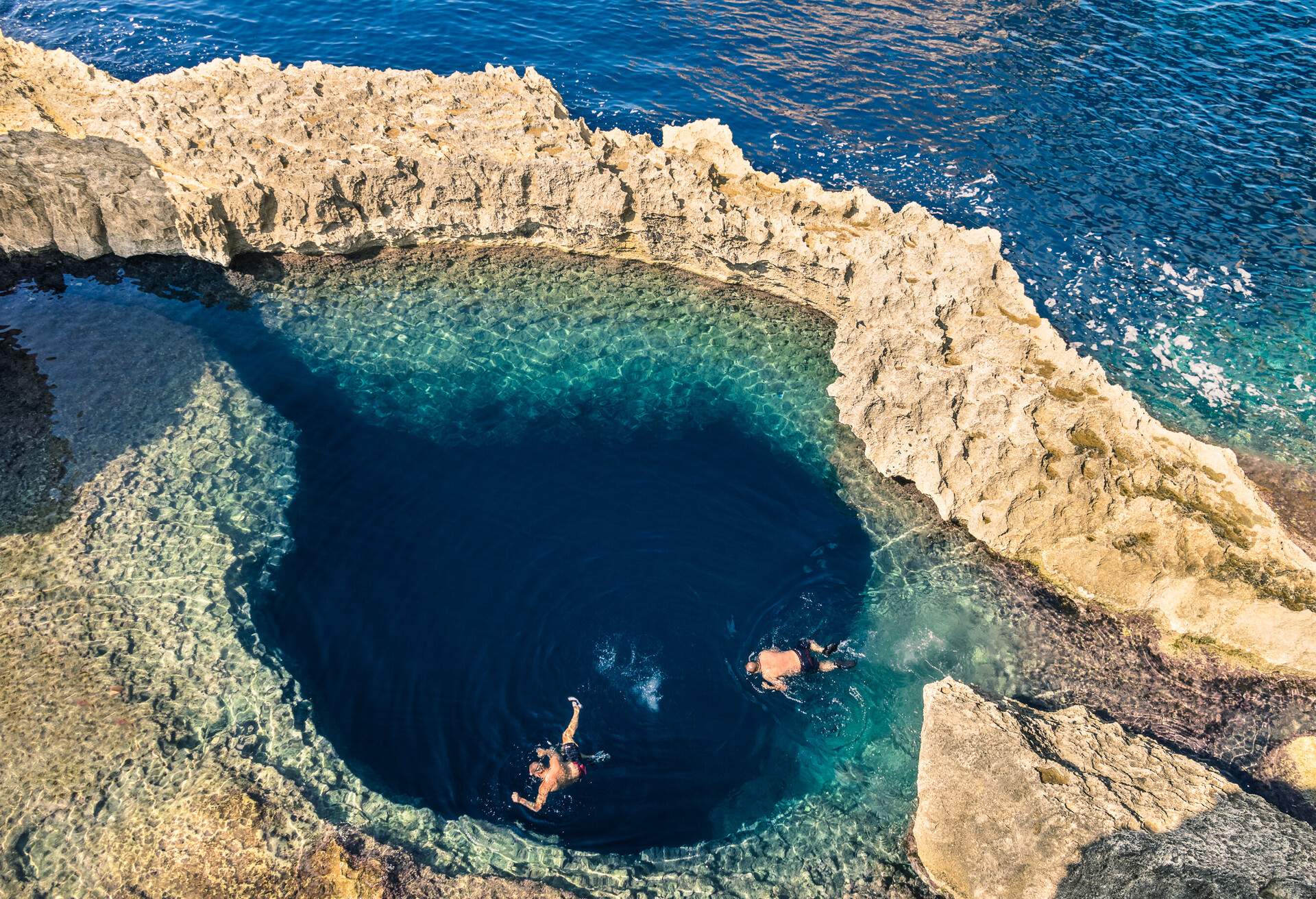 DEST_MALTA_LUQA_Azure Window_Gozo_GettyImages-467551504