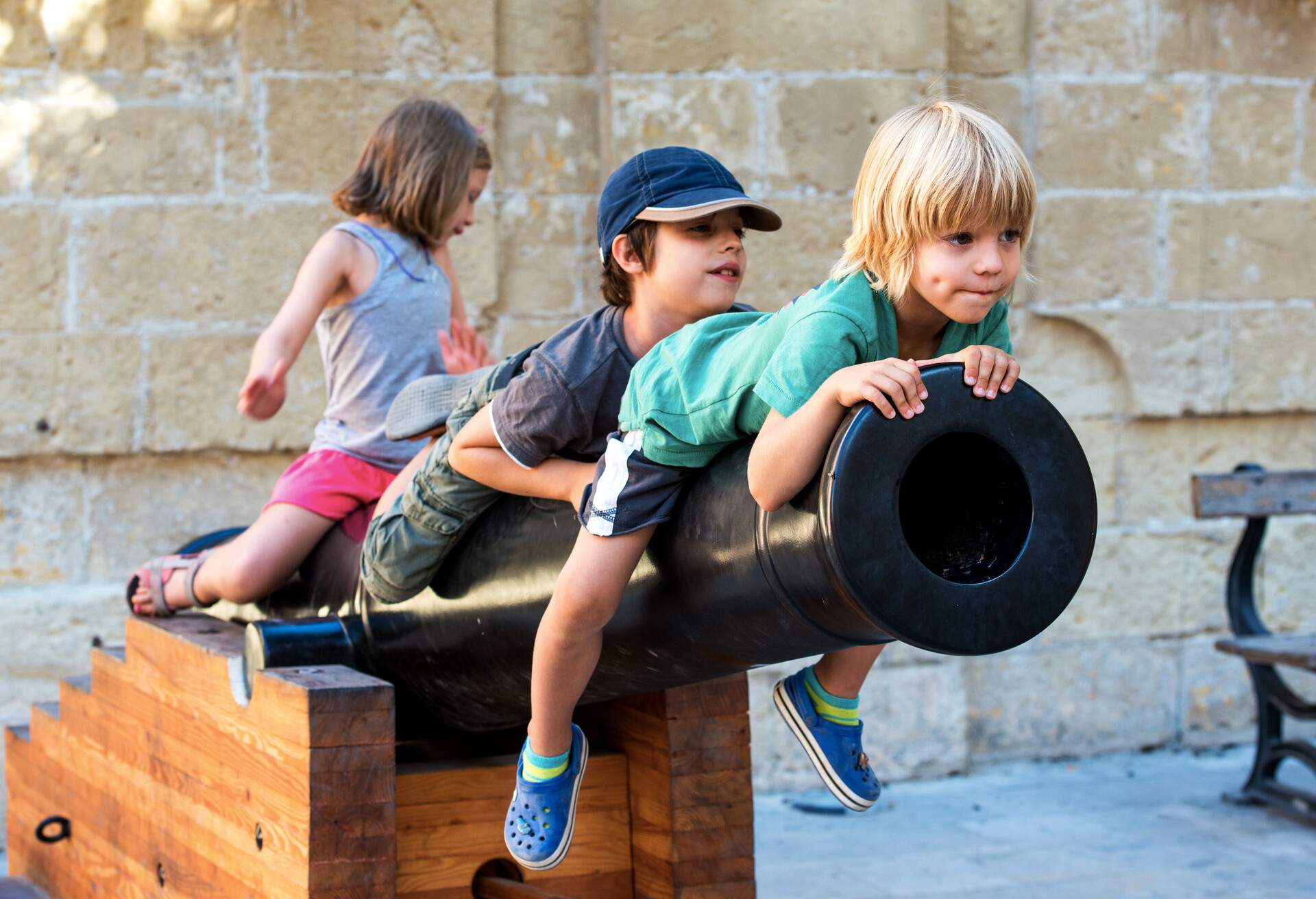 DEST_MALTA_MDINA_THEME_KIDS_GettyImages-550405315