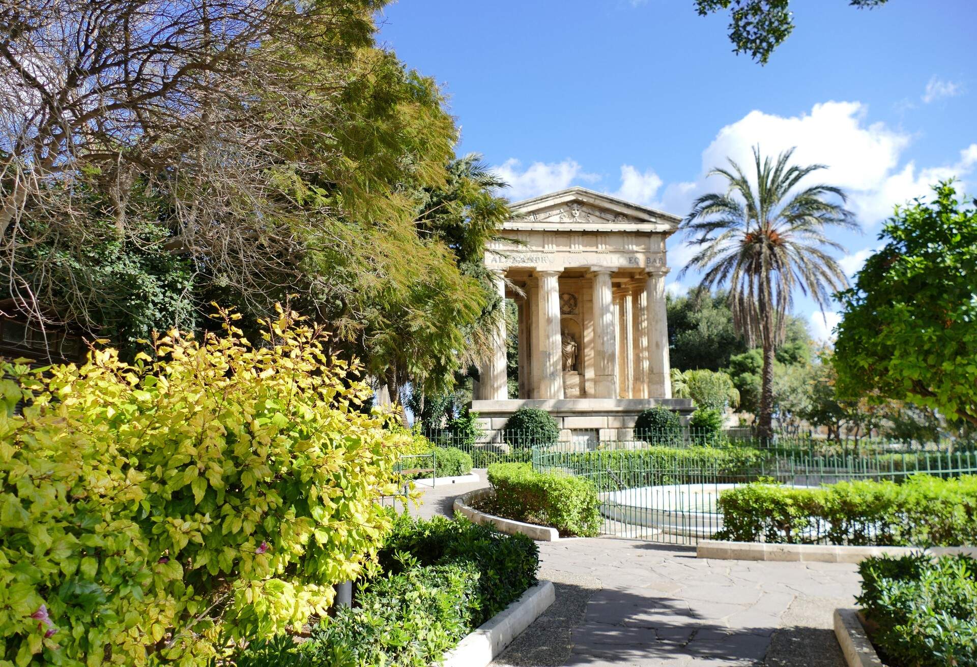 DEST_MALTA_VALLETTA_UPPER_BARAKKA_GARDENS_GettyImages-1157456636