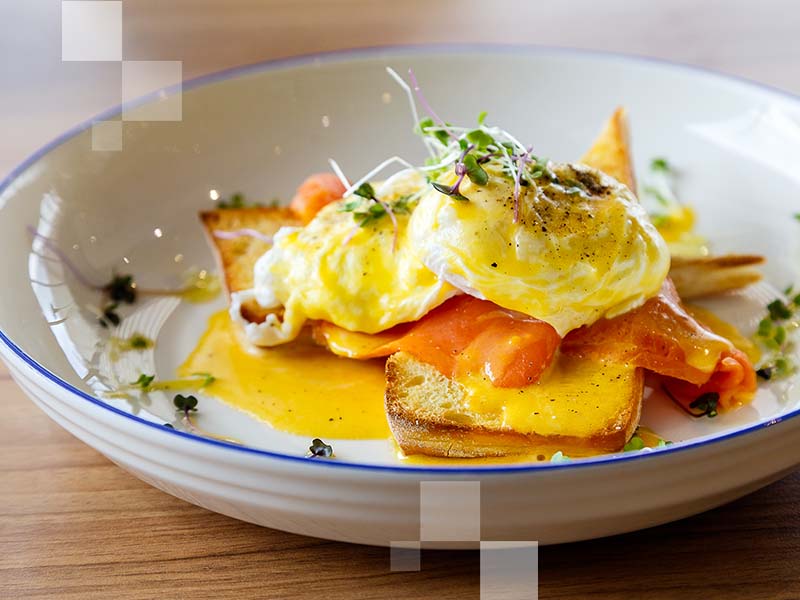 5-dishes-worth-flying-for-in-london-brunch-breakfast-eggs-benedict
