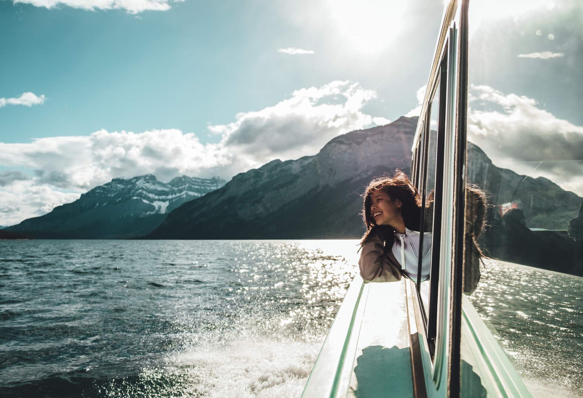 CANADA_BANFF_FERRY_PEOPLE_WOMAN