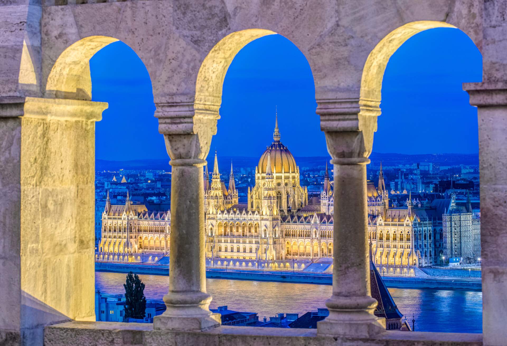 BUDAPEST PARLIAMENT BUILDING