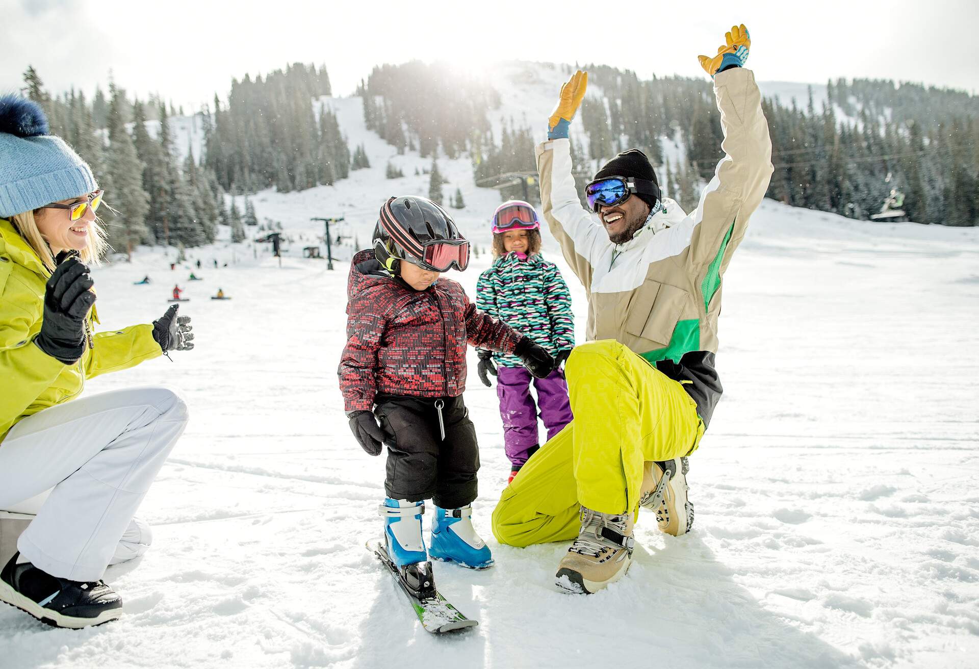 theme_family_ski_gettyimages-1041367952_universal_within-usage-period_87974