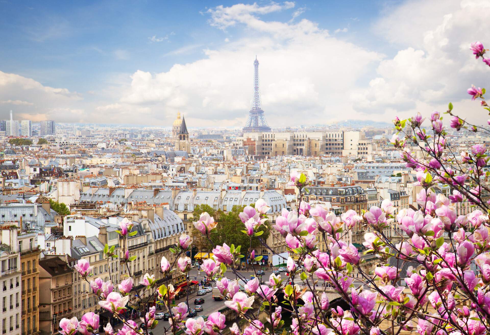 DEST_FRANCE_PARIS_EIFFEL-TOWER_shutterstock-portfolio_390084601