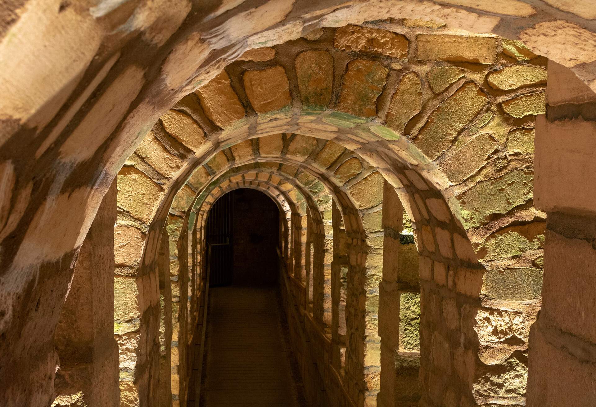 FRANCE_PARIS_CATACOMBS