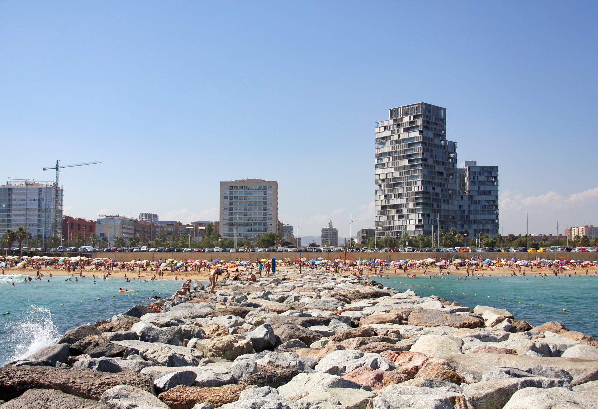 DEST_SPAIN_BARCELONA_PLATJA-DE-LLEVANT-BEACH_GettyImages-544393950.jpg