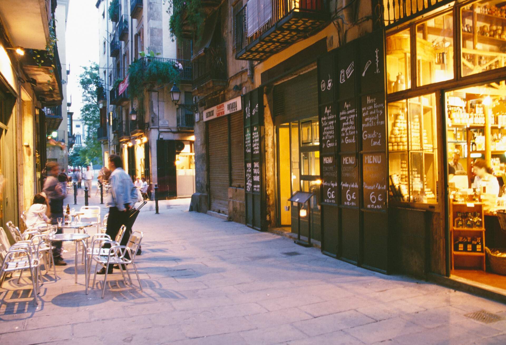 DEST_SPAIN_BARCELONA_THEME_CAFE_RESTAURANT_GettyImages-sb10068316x-001