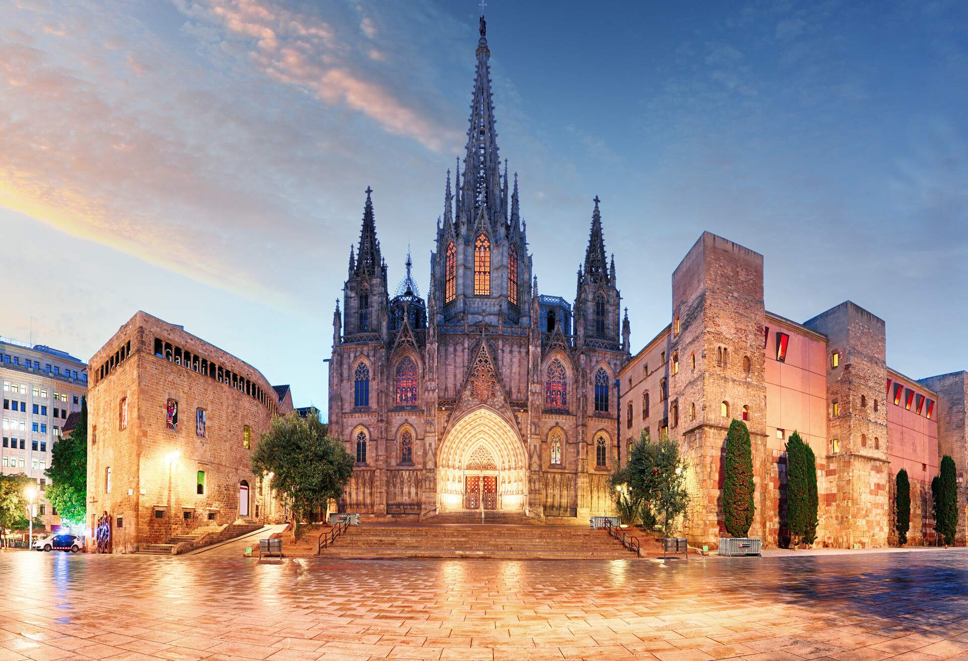 DEST_SPAIN_BARCELONA_CATHEDRAL_shutterstock_421599739