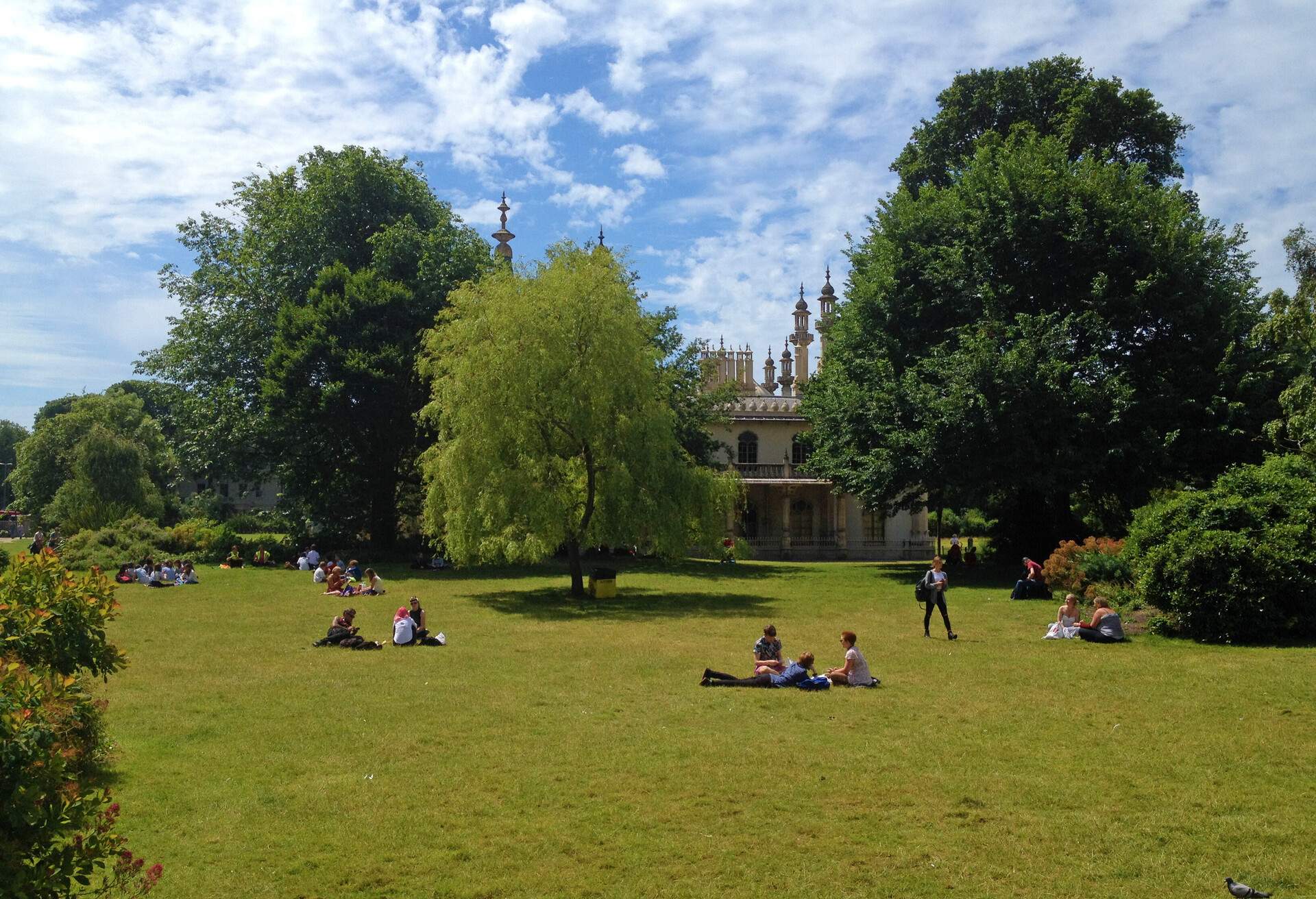 DEST_UK_ENGLAND_BRIGHTON_PAVILION_GARDENS_GettyImages-569077595