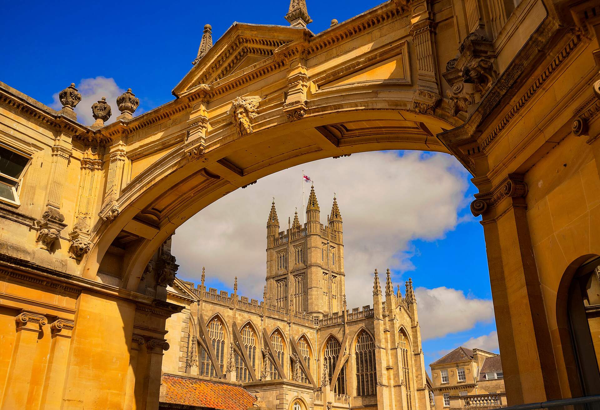 DEST_UK_ENGLAND_YORK_YORK-STREET-ARCH_BATH-ABBEY_GettyImages-1062662446