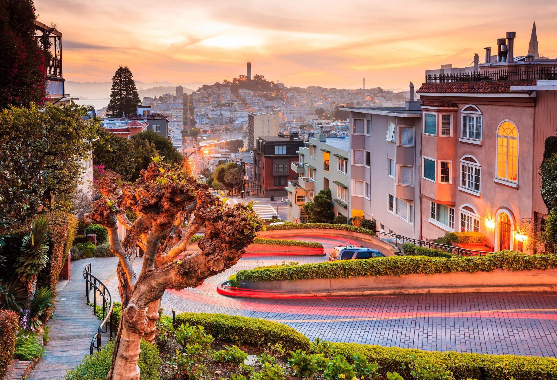 Famous Lombard Street in San Francisco at sunrise; Shutterstock ID 184856327; Purpose: destiny; Brand (KAYAK, Momondo, Any): any
