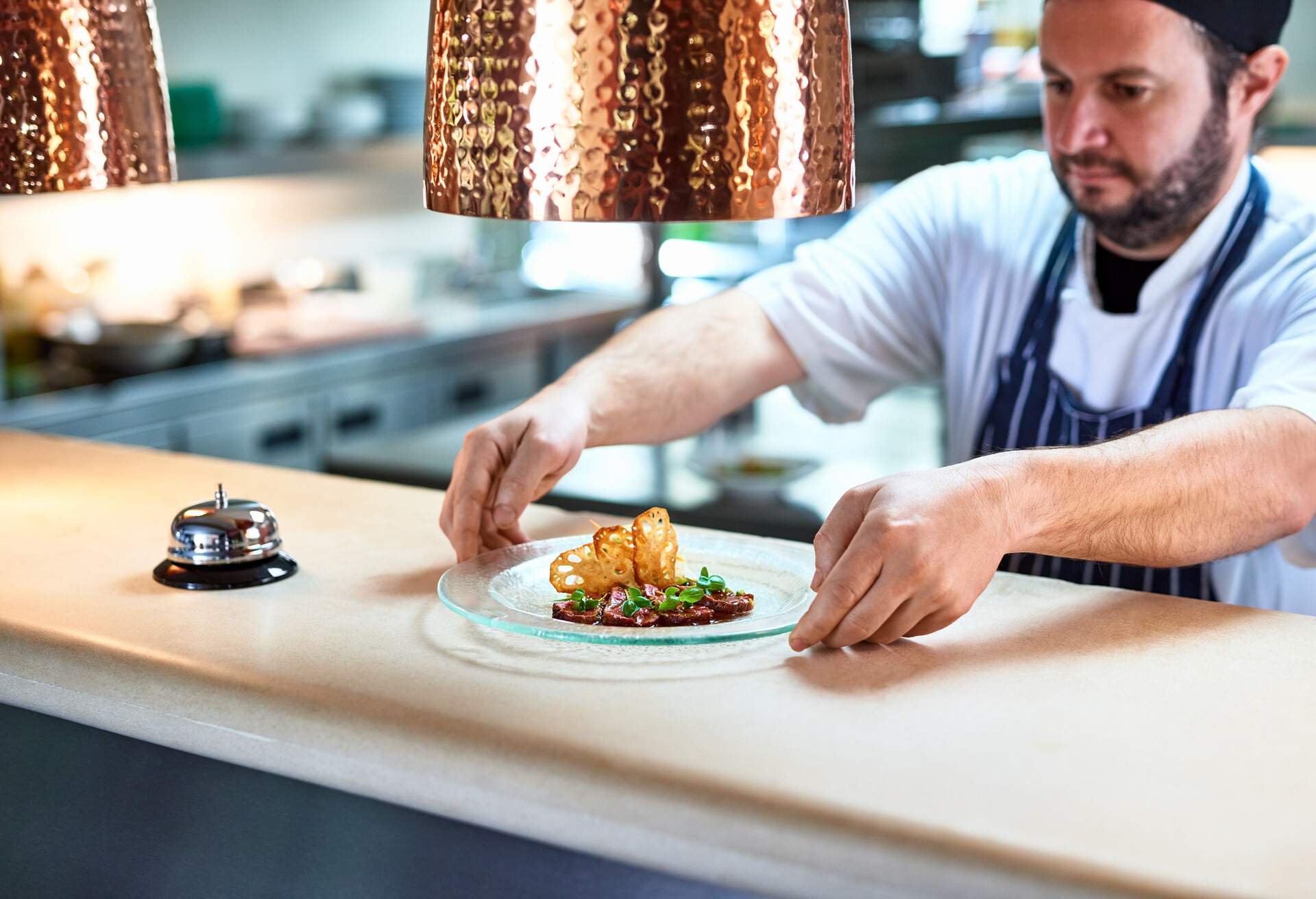 THEME_FINE_DINING_RESTAURANT_PEOPLE_CHEF_GettyImages-1297061488