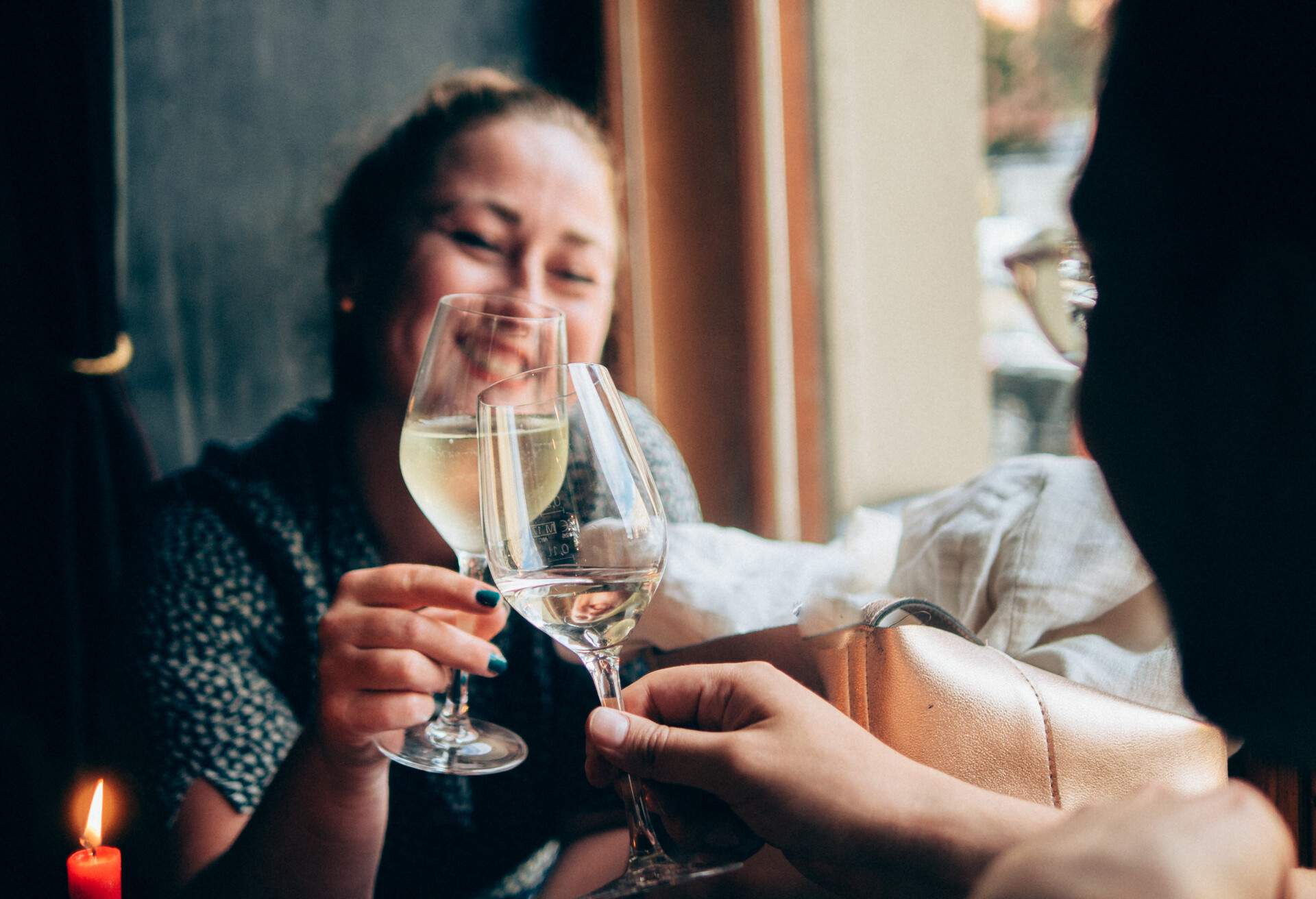 THEME_PEOPLE_WOMAN_RESTAURANT_WINE_GettyImages-995467782