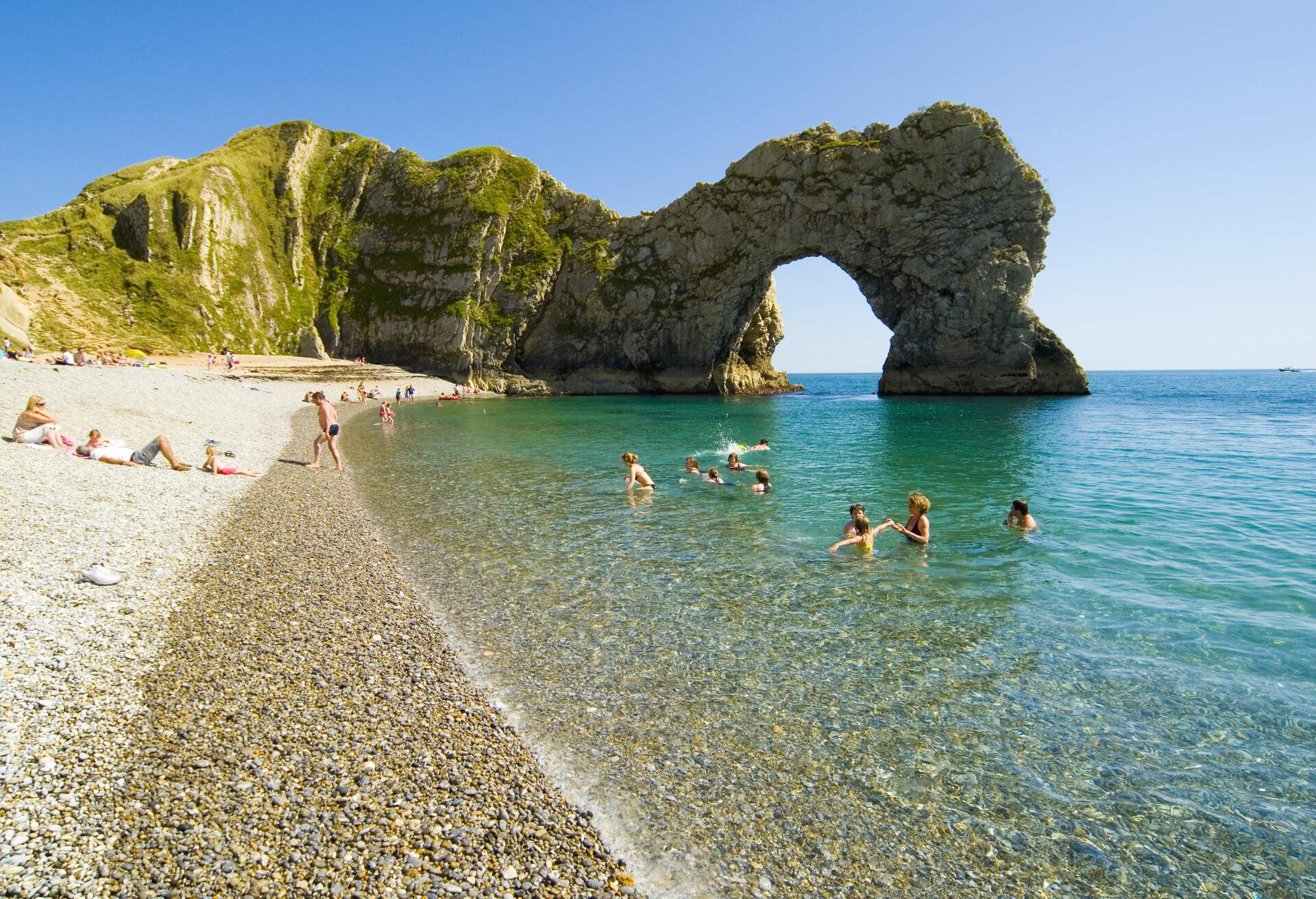 dest_england_uk_dorset_durdle_door_gettyimages-521766722_universal_within-usage-period_93422.jpg