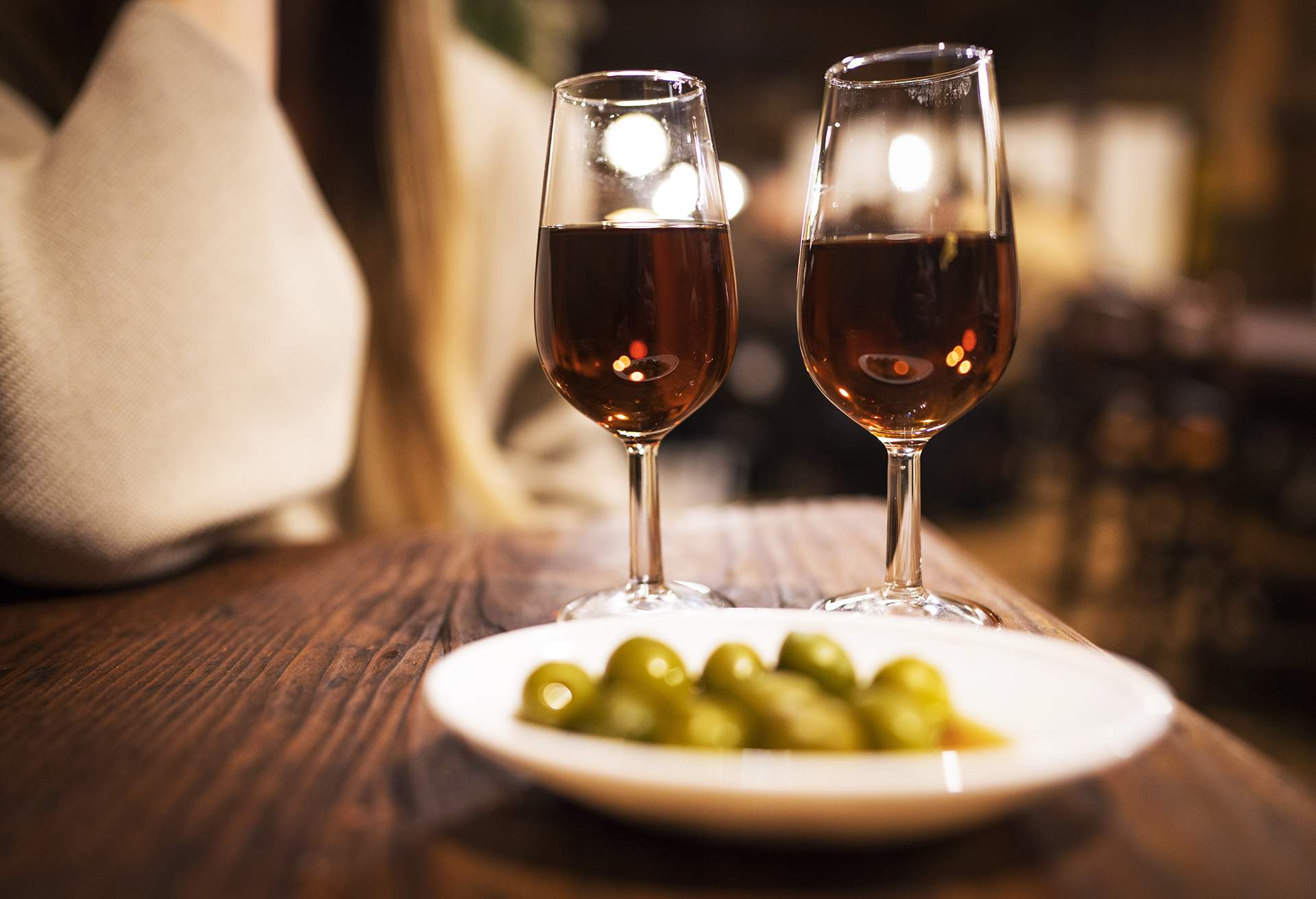 theme_food_drink_vermough_olives_dest_spain_gettyimages-1185325322