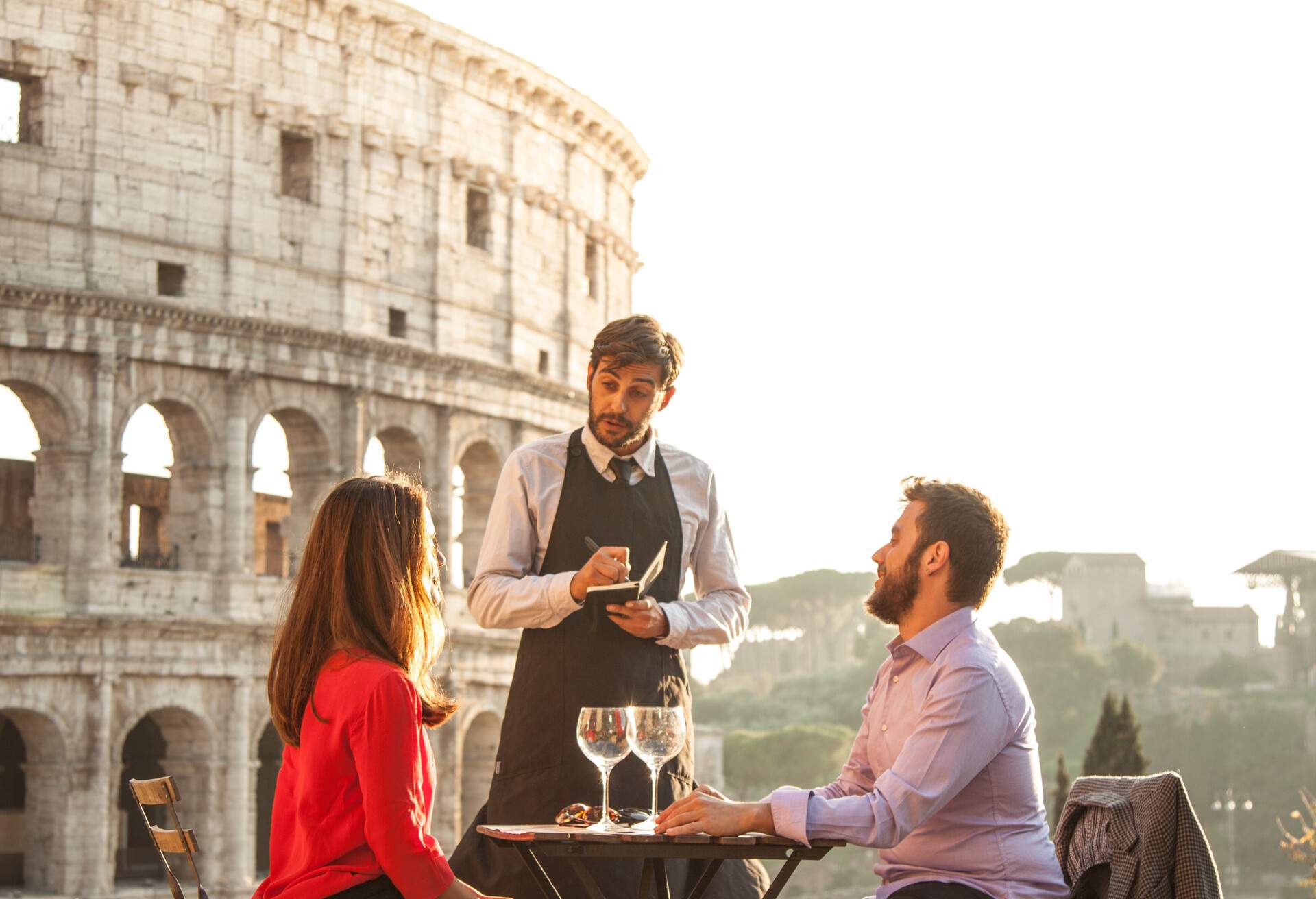 DEST_ITALY_ROME-THEME_RESTAURANT_PEOPLE_FINE_DINING_GettyImages-915210034