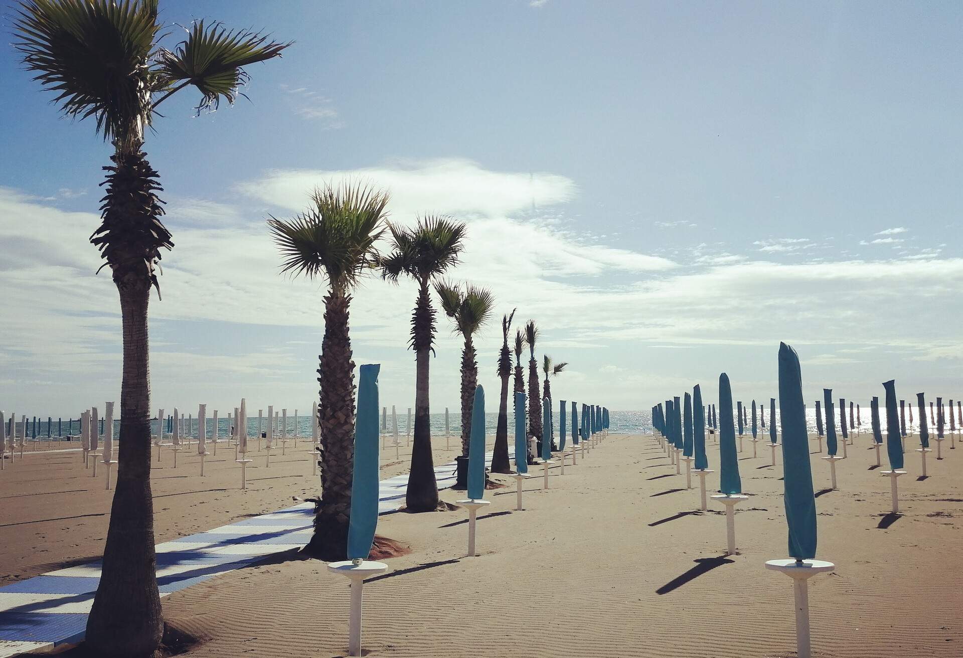 DEST_ITALY_SOTTOMARINA_BEACH_GettyImages-1156877788