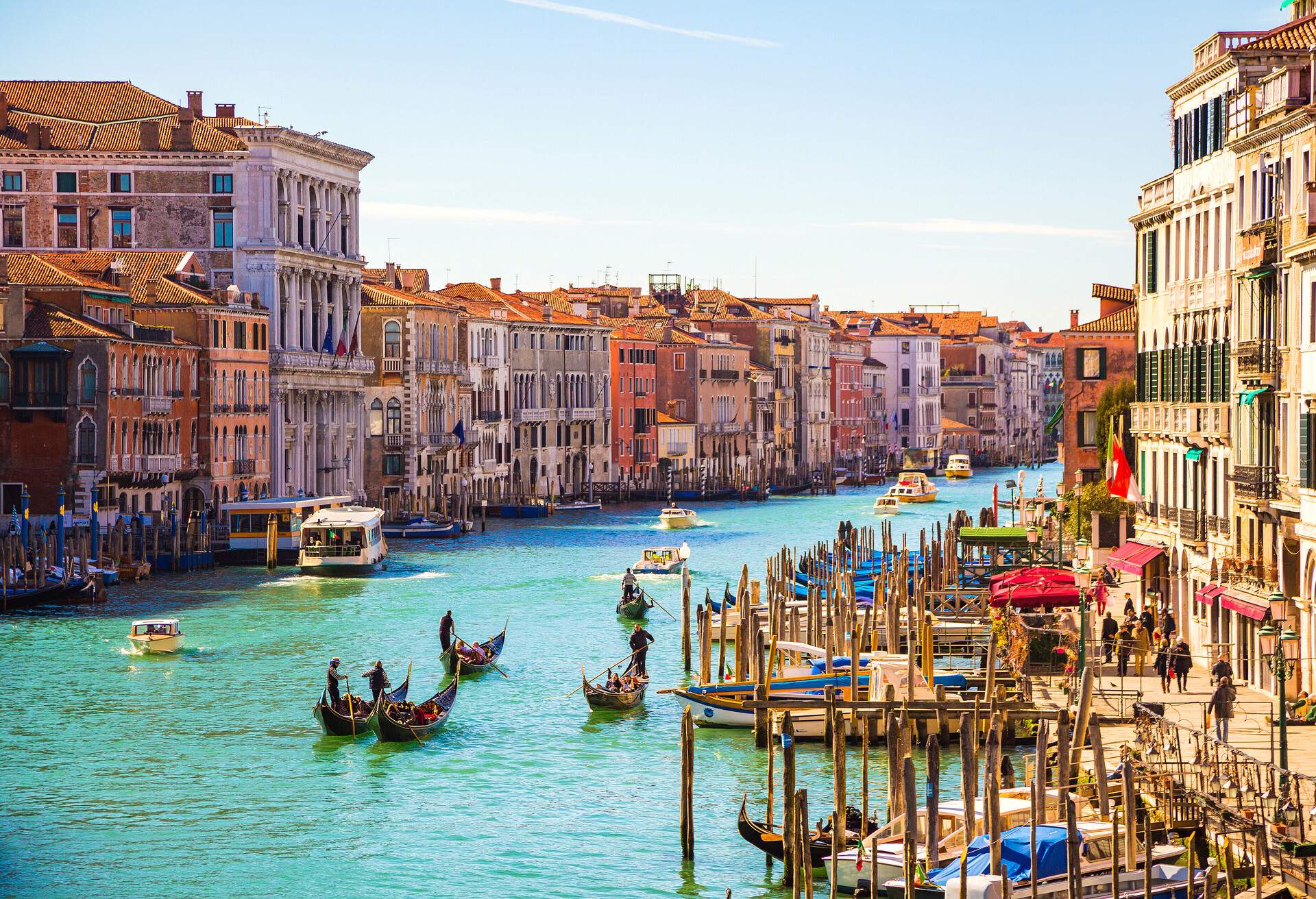 ITALY_VENICE_GRAND-CANAL-GONDOLA