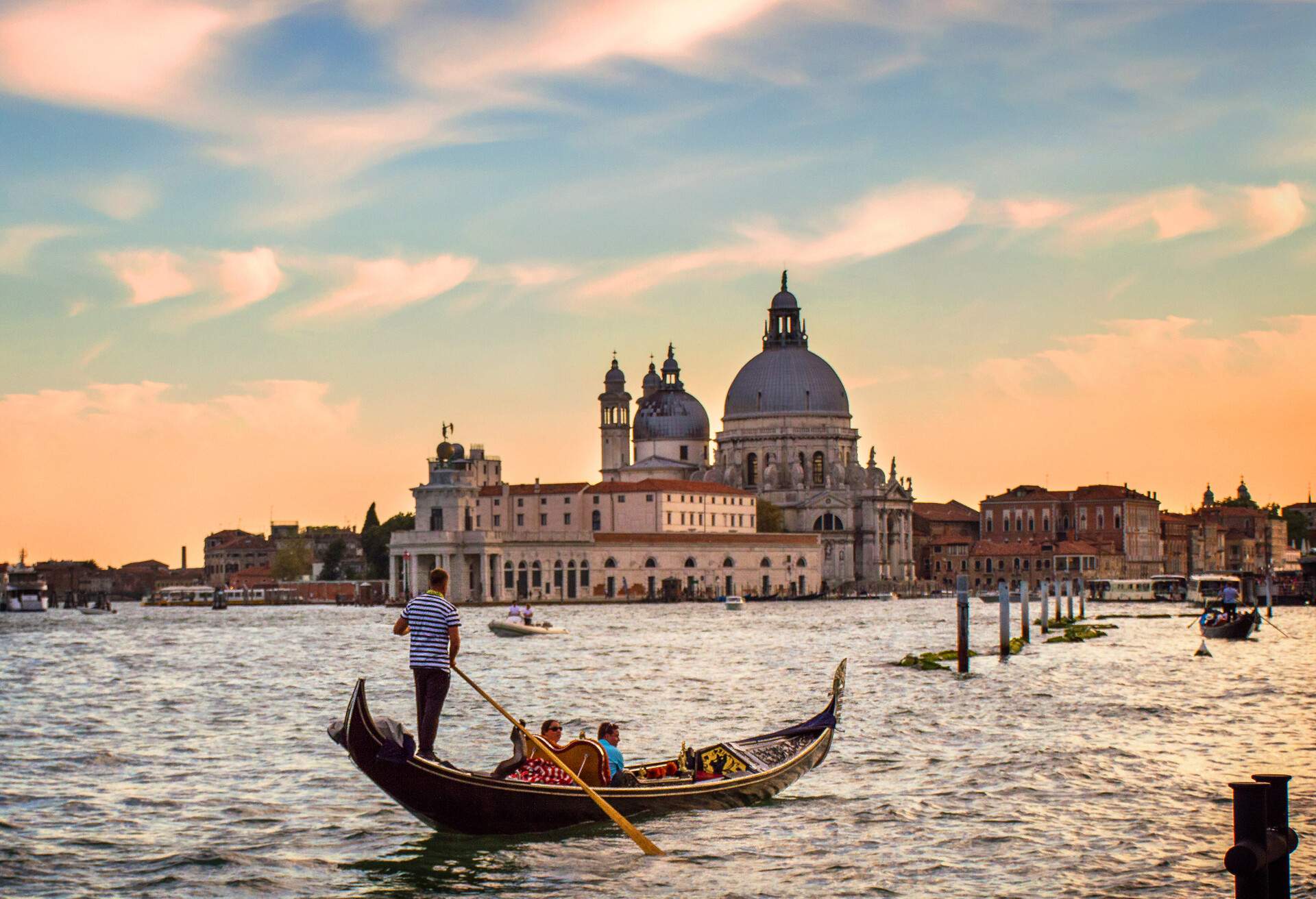 DEST_ITALY_VENICE_GRAND-CANAL_SANTA-MARIA-DELLA-SALUTE