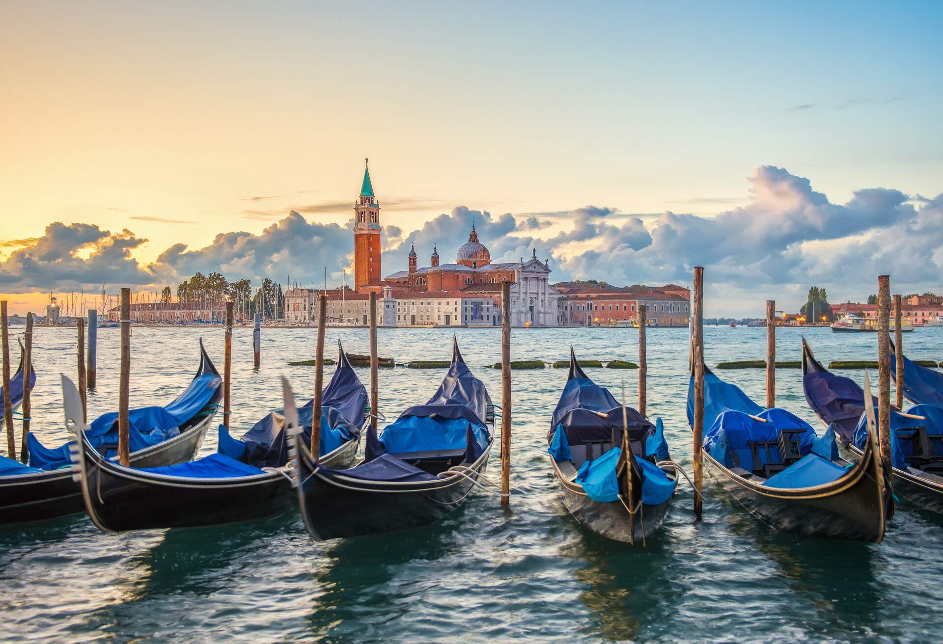 DEST_ITALY_VENICE_Shutterstock-Premier-572755276