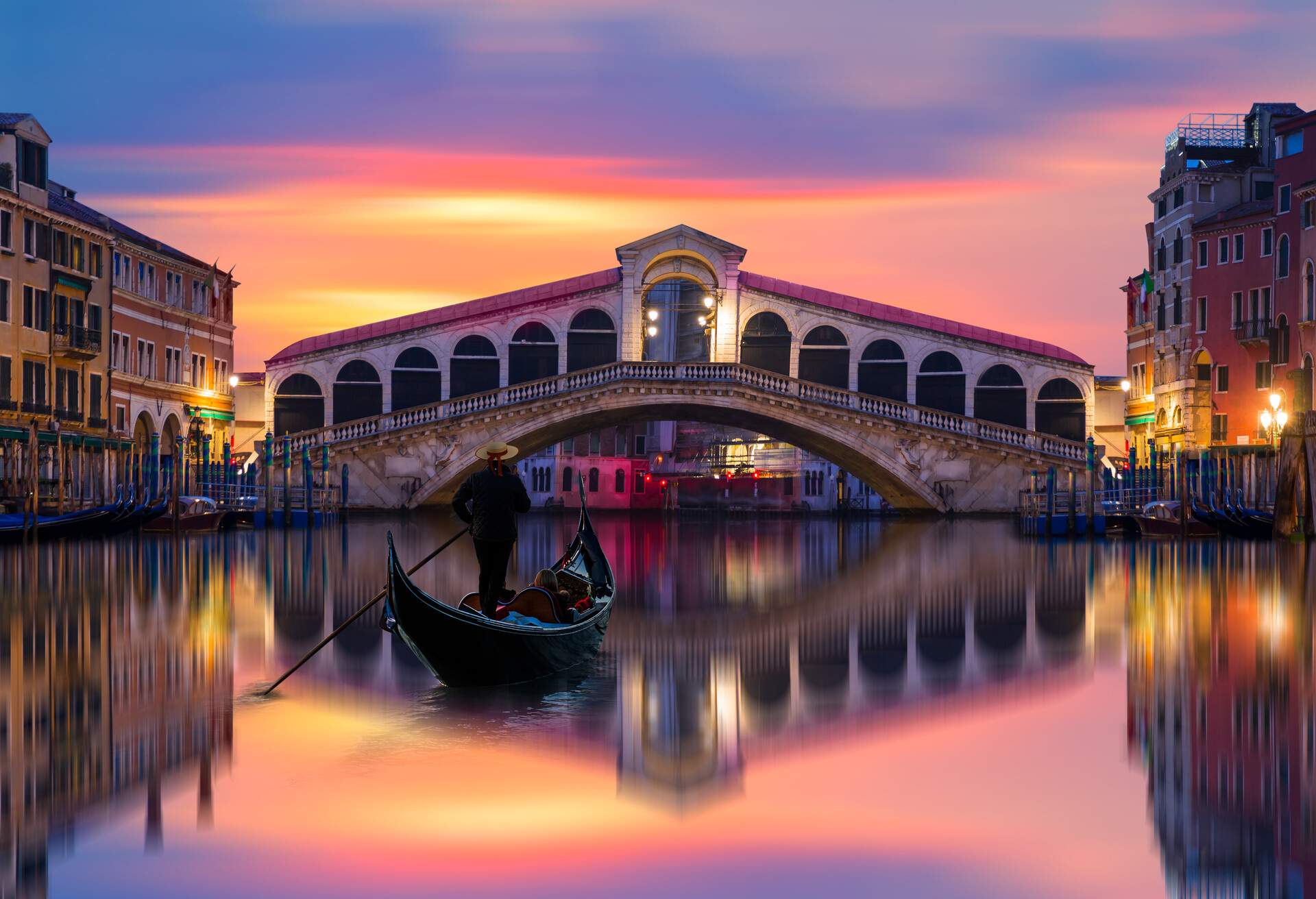 Gondola near Rialto Bridge in Venice, Italy; Shutterstock ID 780486073; Purpose: Newsletter; Brand (KAYAK, Momondo, Any): Any