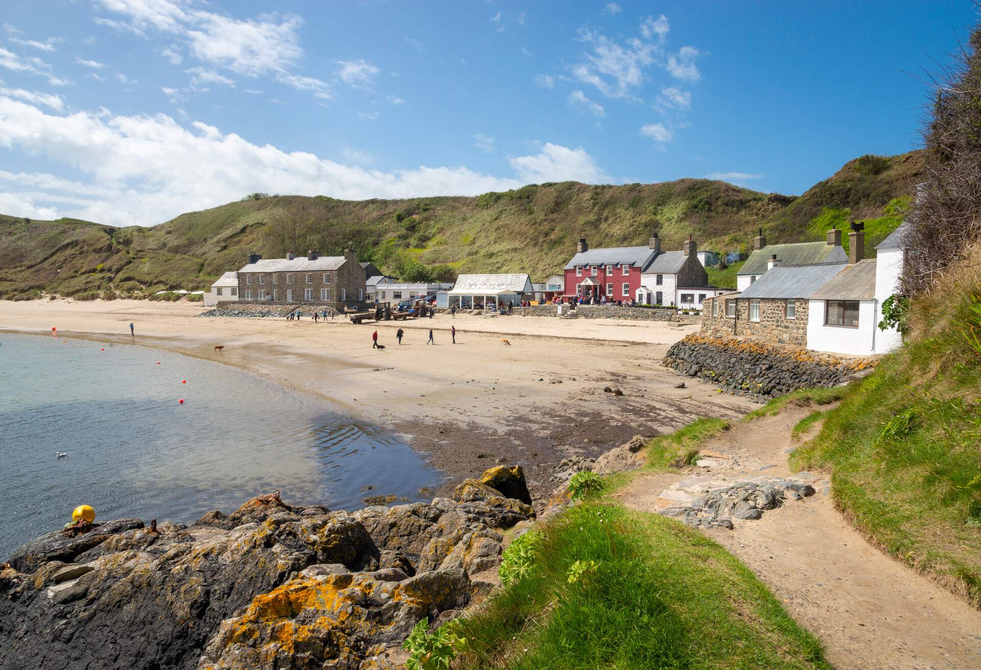 DEST_UK_WALES_Porthdinllaen-Lleyn-Peninsula_GettyImages-1397497931