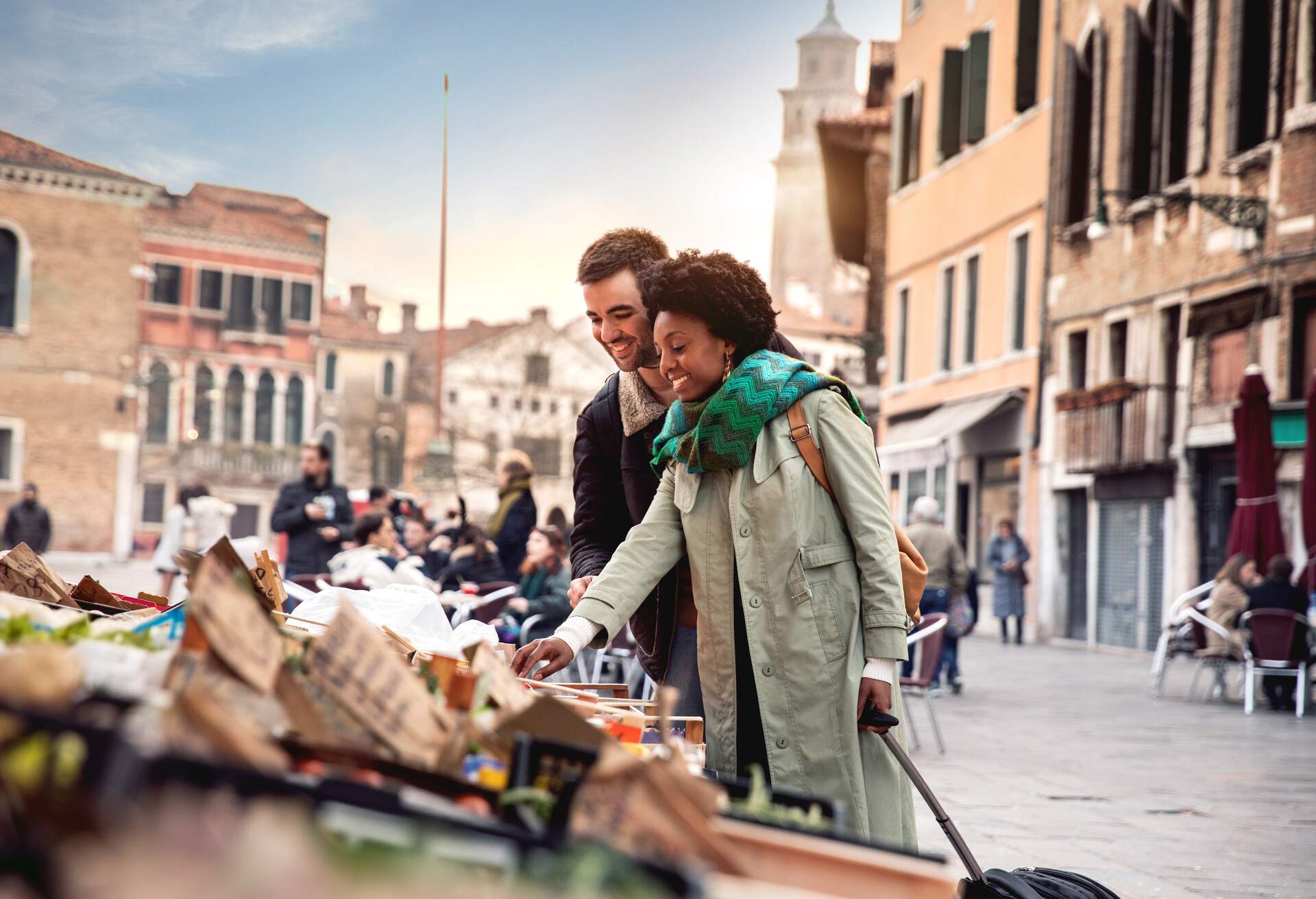 dest_italy_venice_theme_couple_travel_vacation_person