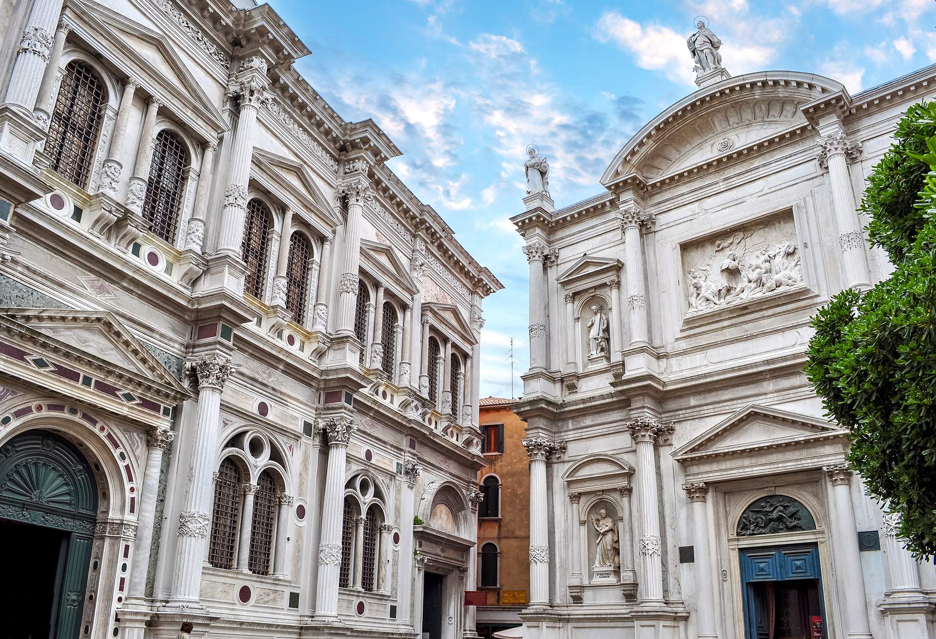 dest_italy_venice_scuola-grande-di-san-rocco_gettyimages-1359208638