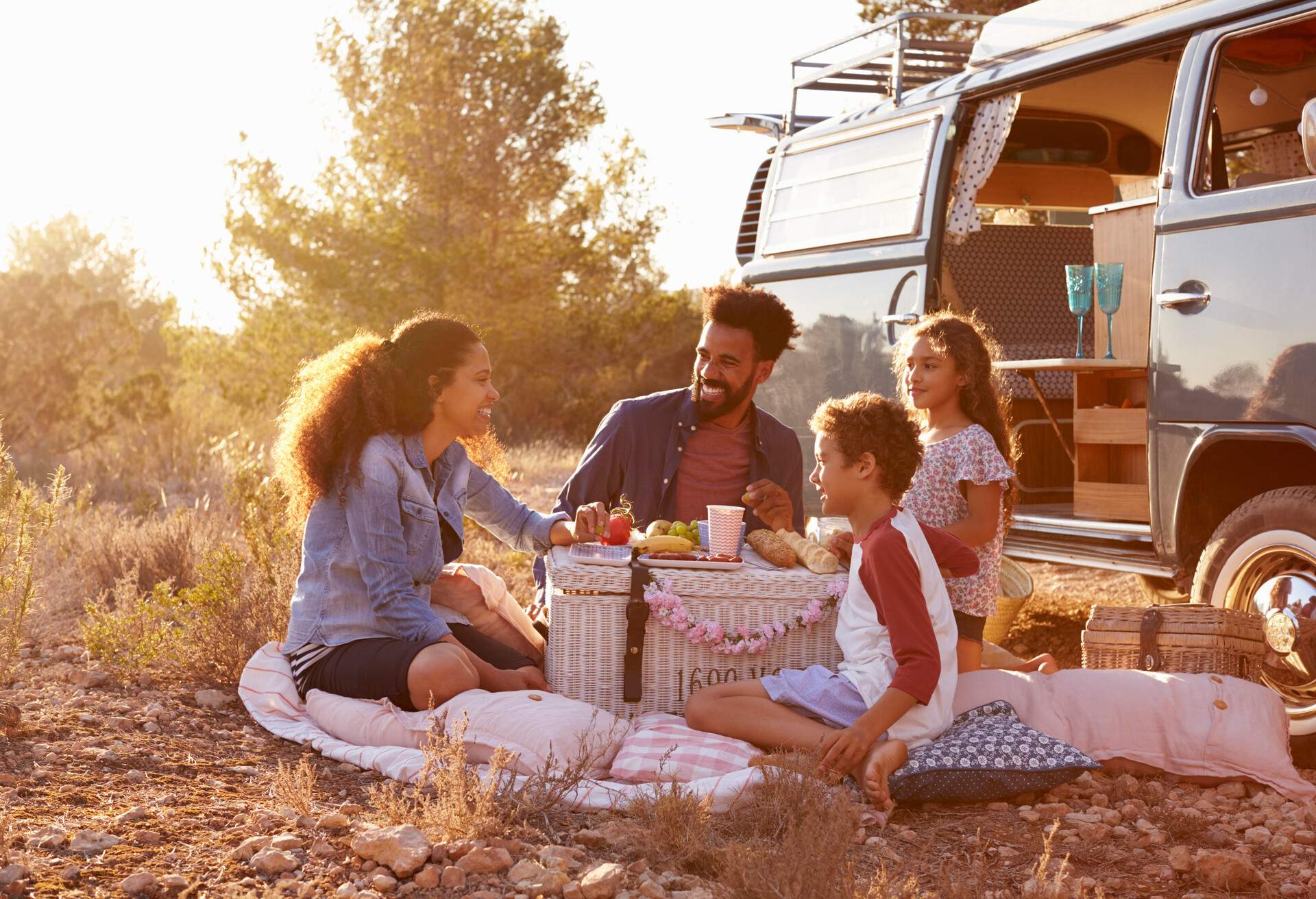 travel_adventure_vacation_family_camping_camper-van-outdoors