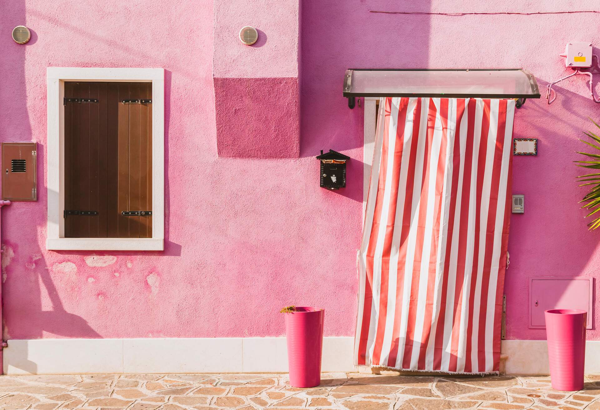 pink-wall-venice