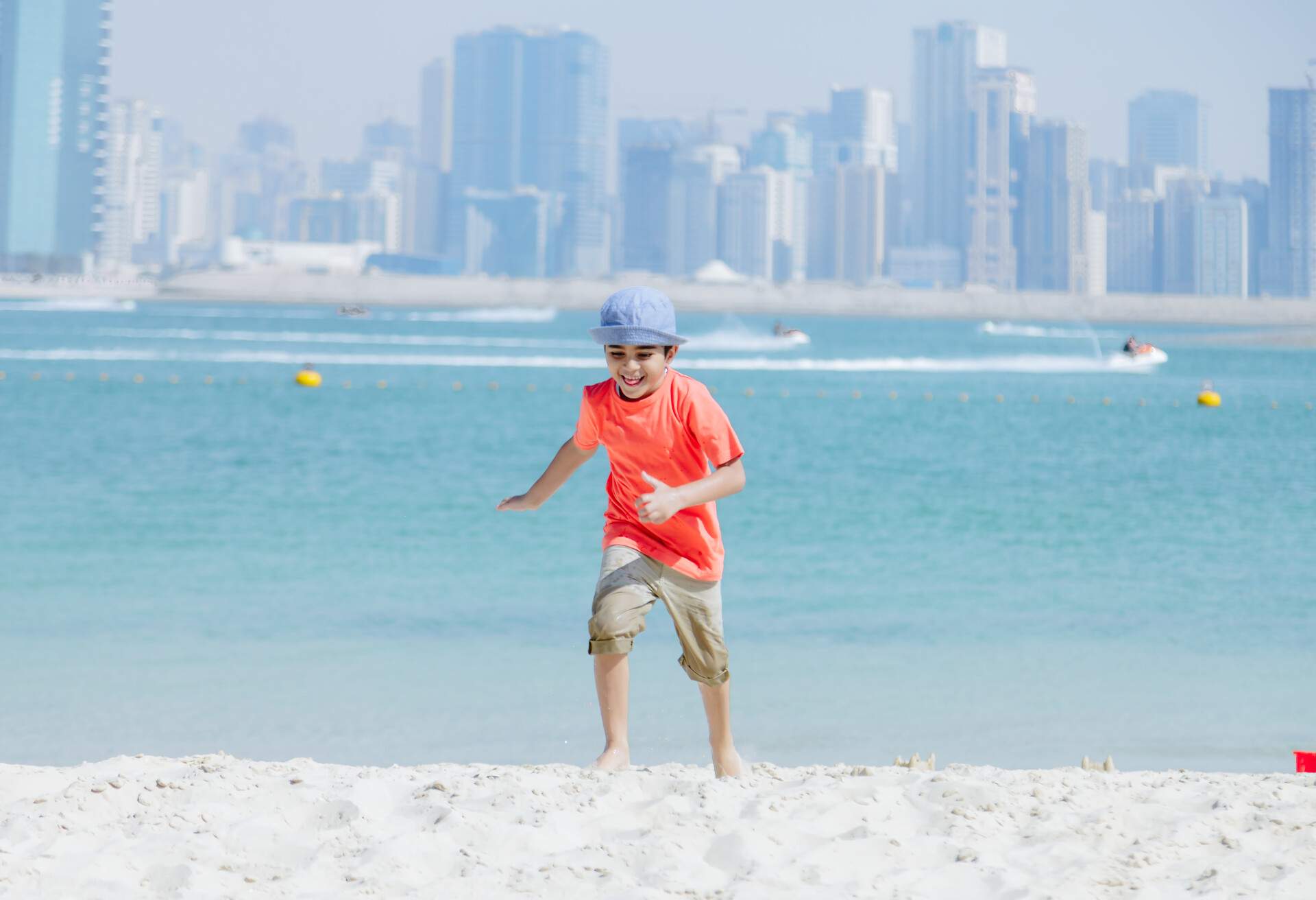 DEST_DUBAI_BOY_KID_BEACH_GettyImages-496319772-300x205.jpg